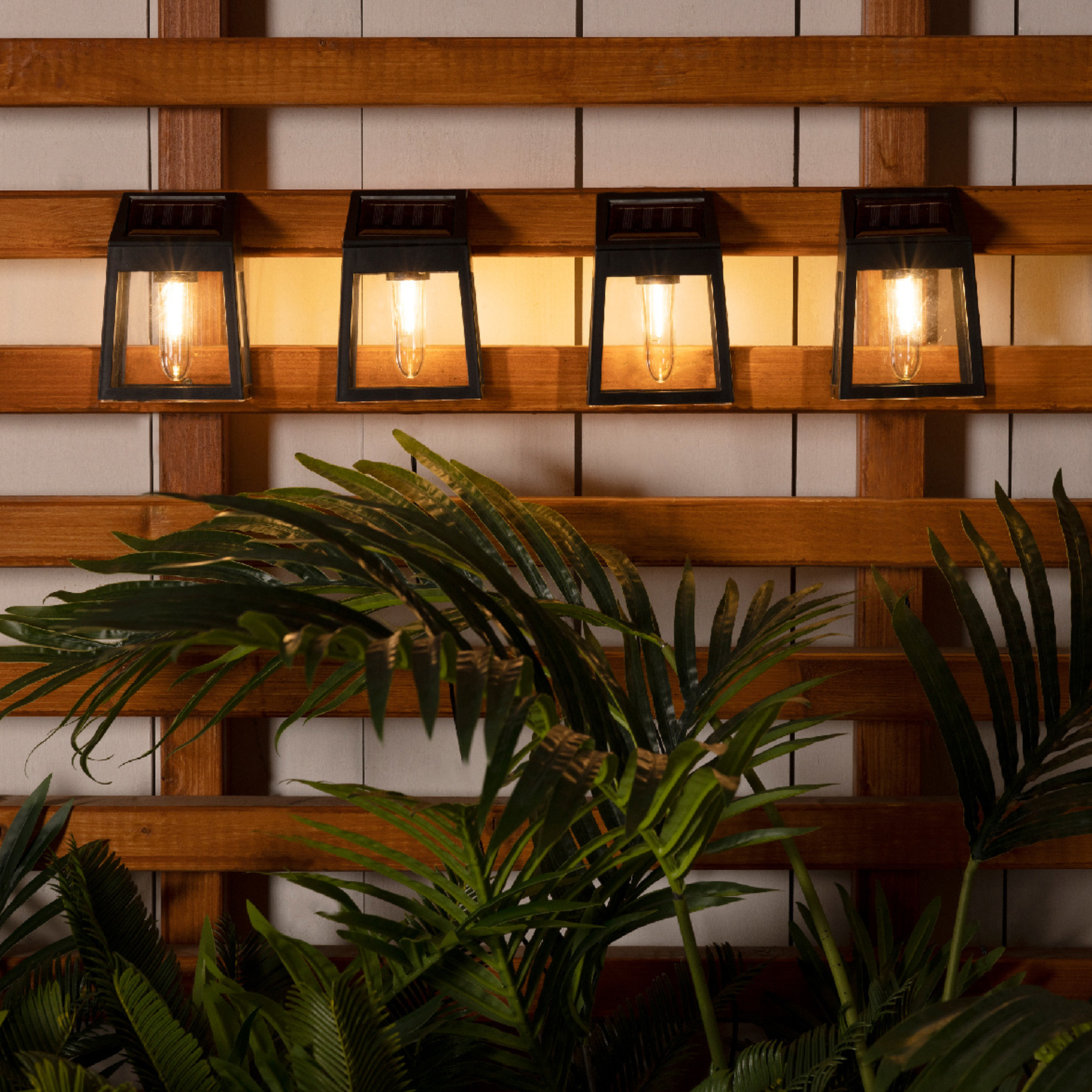 LED Solar Wandleuchten - Kunststoff - warmweiße LED - H: 13cm - Lichtsensor - schwarz - 4er Set