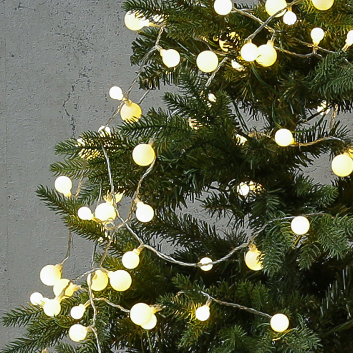 LED Lichterkette BERRY - 240 warmweiße opale Kugeln - 3 unterschiedliche Größen - L: 18m - für Außen