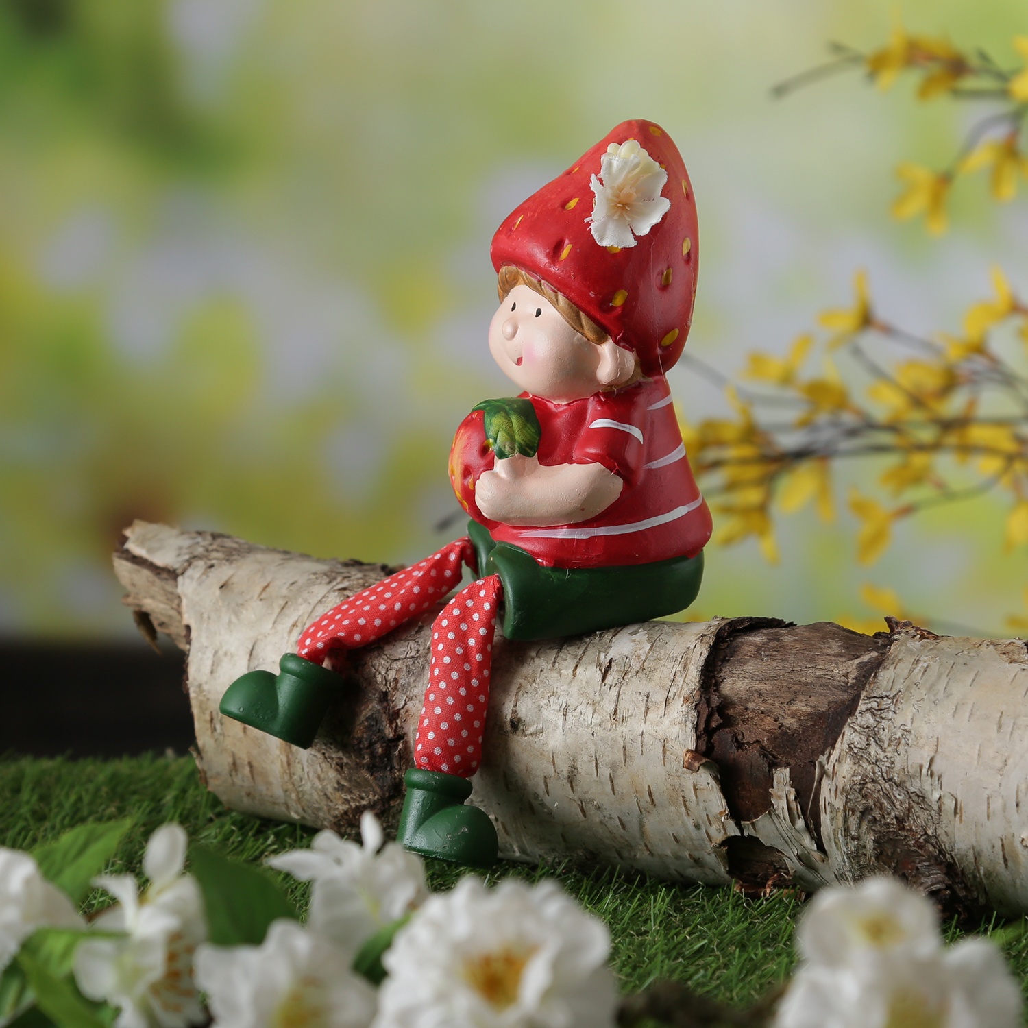 Kantenhocker Erdbeermädchen Lotte - niedliche Gartenfigur mit Erdbeere - Keramik  - H: 19cm - rot