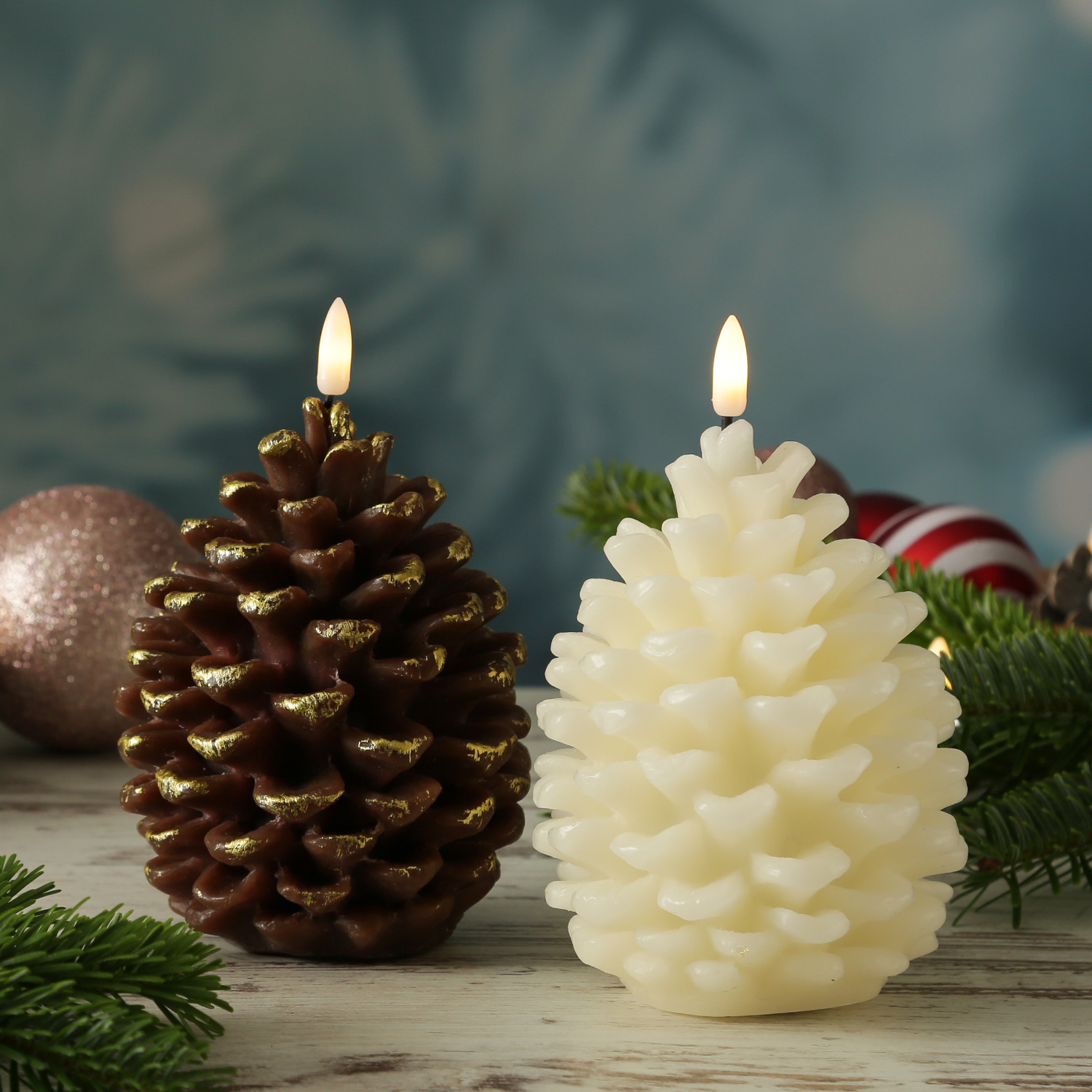LED Kerze Tannenzapfen - Echtwachs - Timer - H: 15,5cm - D: 10,5cm - Batteriebetrieb - creme