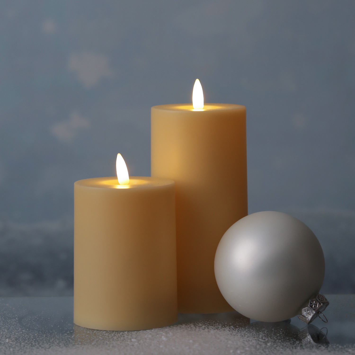 LED Stumpenkerze - Kunststoff - 3D Flamme - H: 10cm - D: 7,5cm - Timer - für Innen/Außen - creme