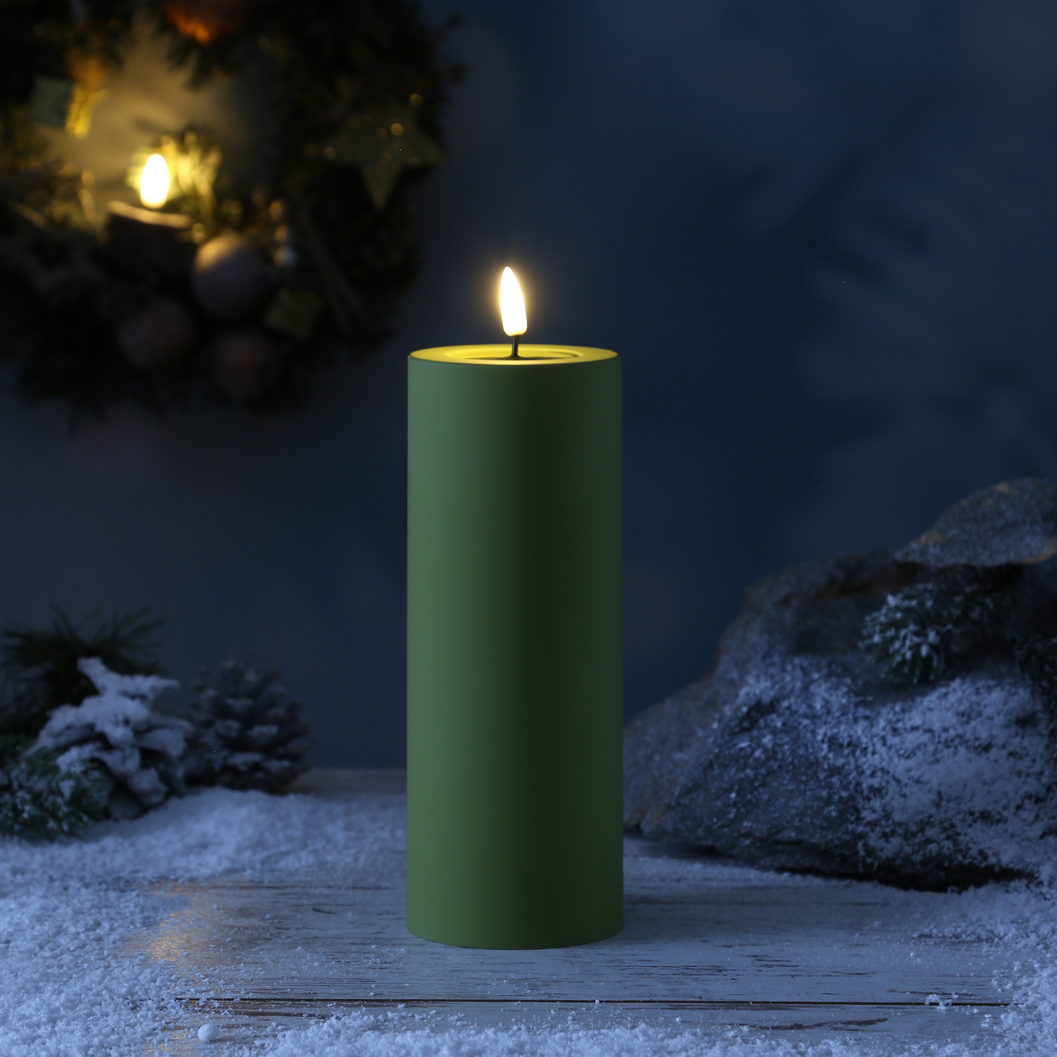 LED Stumpenkerze MIA - Kunststoff - realistische 3D Flamme - H: 20cm - outdoor - grün