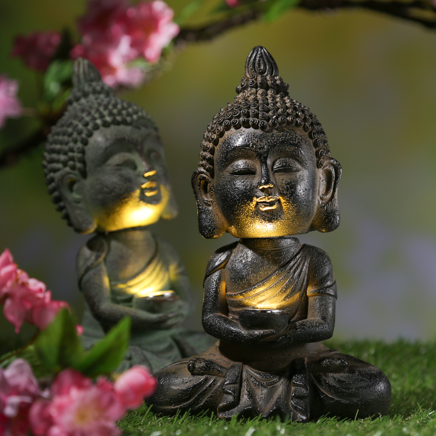 LED Solar Buddha - Gartenfigur - Polyresin - H- 19cm - Daemmerungssensor - hellgrau