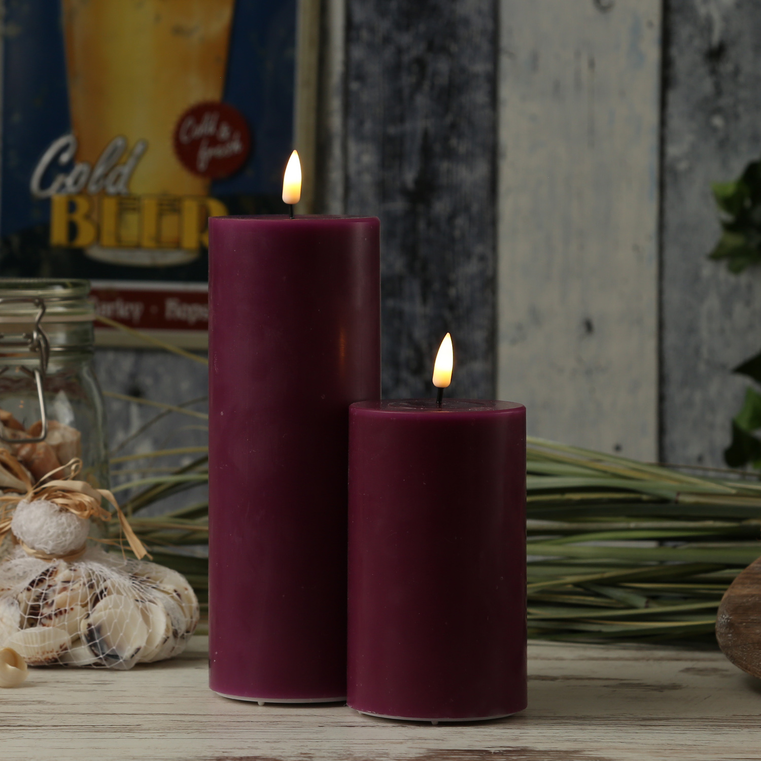 LED Stumpenkerze MIA - Echtwachs - realistische 3D Flamme - H: 20cm - D: 7,5cm - beere