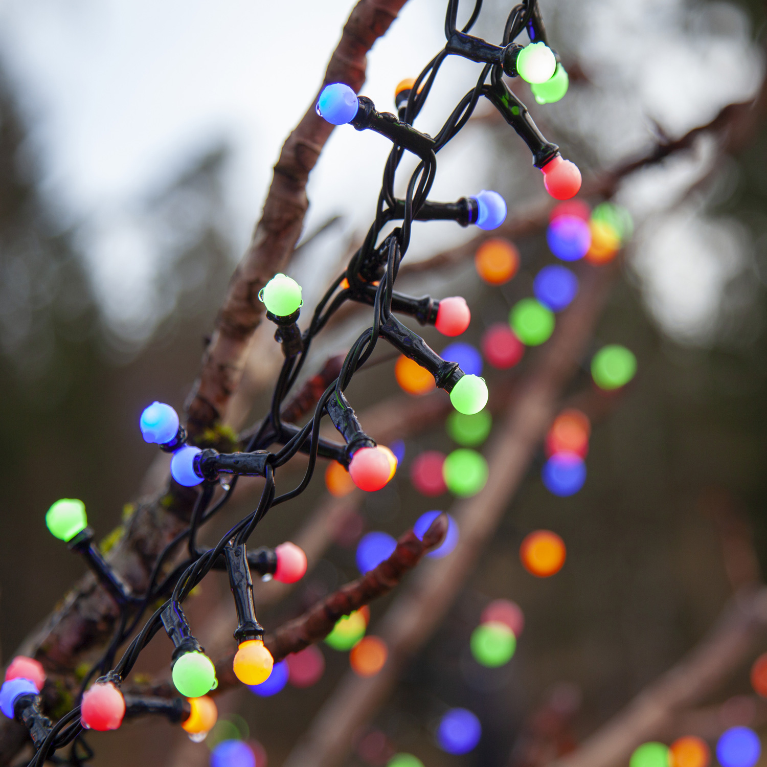LED Lichterkette BERRY - 240 bunte Kugeln - 3 unterschiedliche Größen - L: 18m