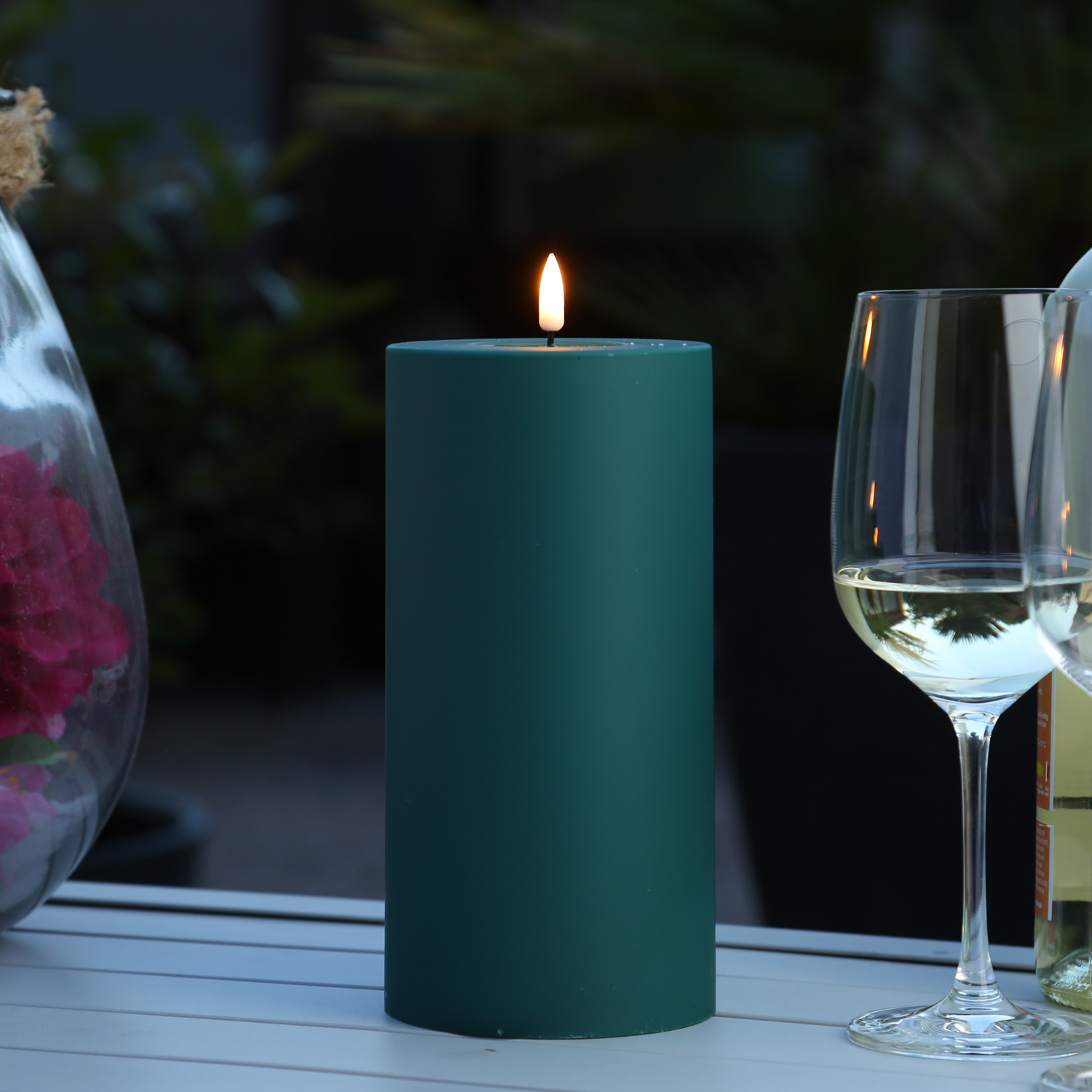 LED Stumpenkerze MIA - Kunststoff - realistische 3D Flamme - H: 20cm - f. Außen - dunkelgrün