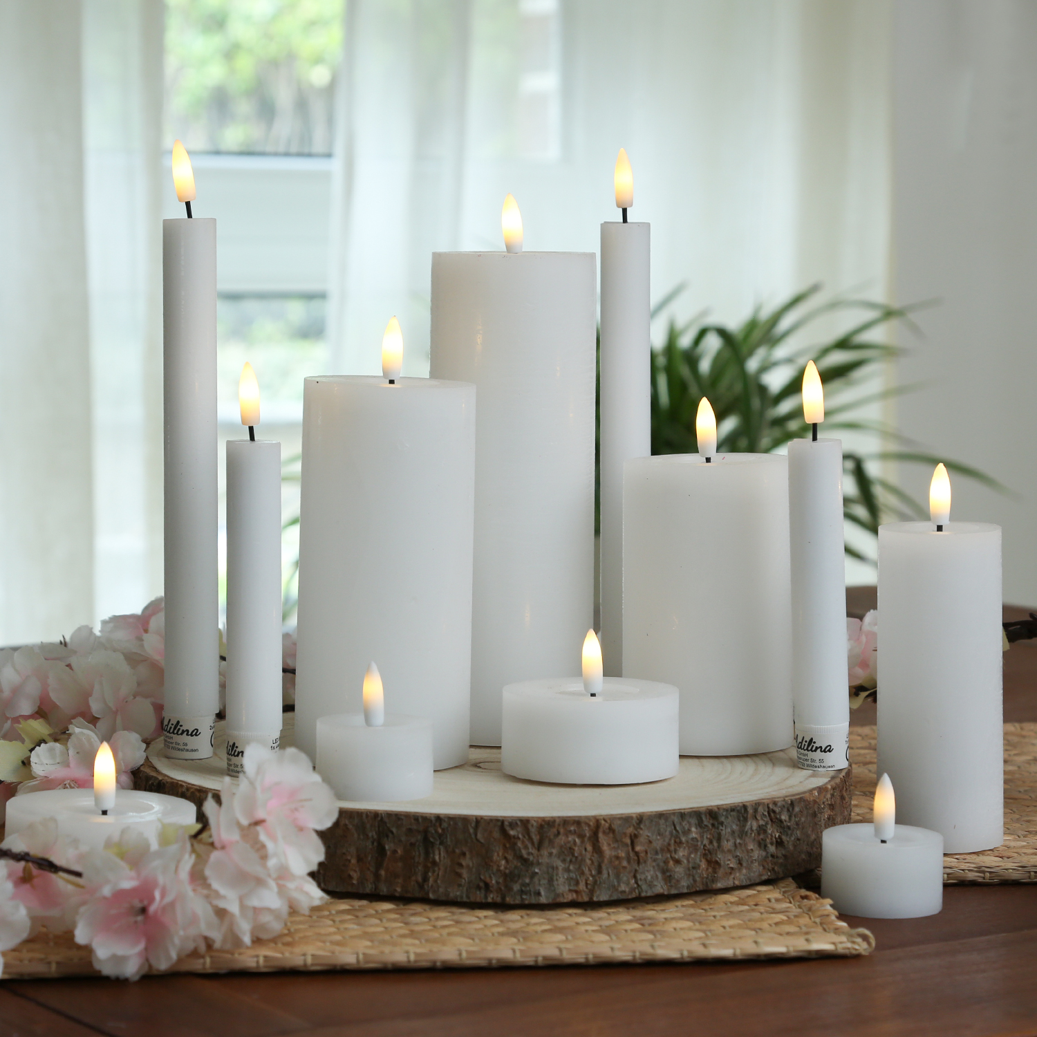 LED Kerze LINA - Rustik-Optik - Echtwachs - 3D Flamme - H: 20cm - D: 7cm - Batterie - Timer - weiß