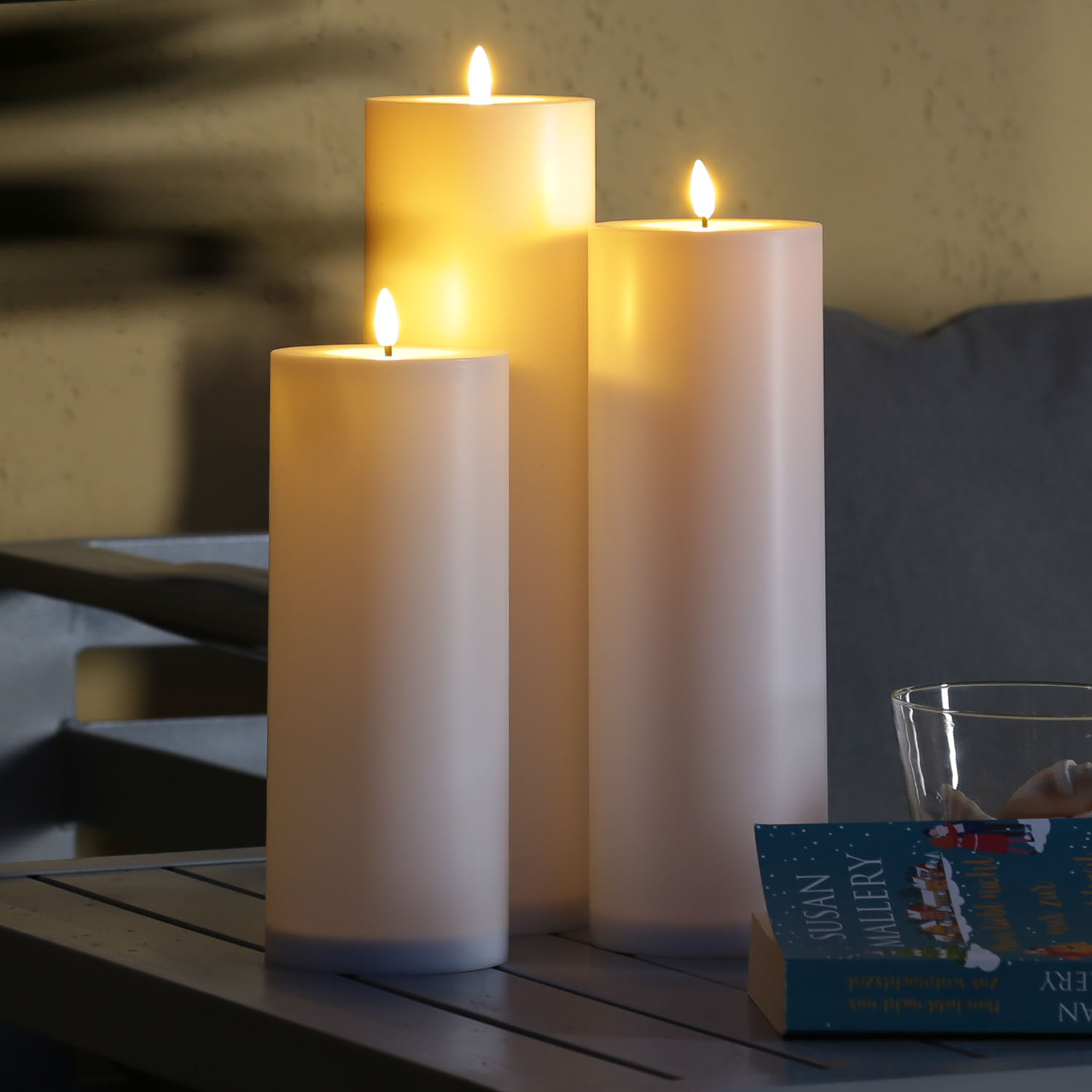 XXL LED Kerze - Outdoorkerze - H: 32,5cm/D: 10cm - Timer/Sensor - für Innen/Außen - weiß