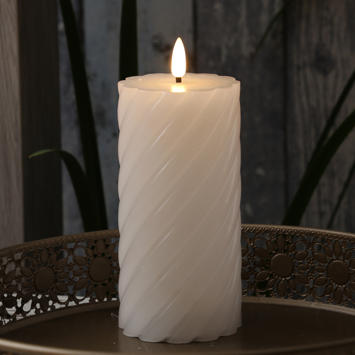 LED Stumpenkerze SWIRL - Echtwachs - warmweiße 3D Flamme - H: 17,5cm - Batterie - Timer - weiß