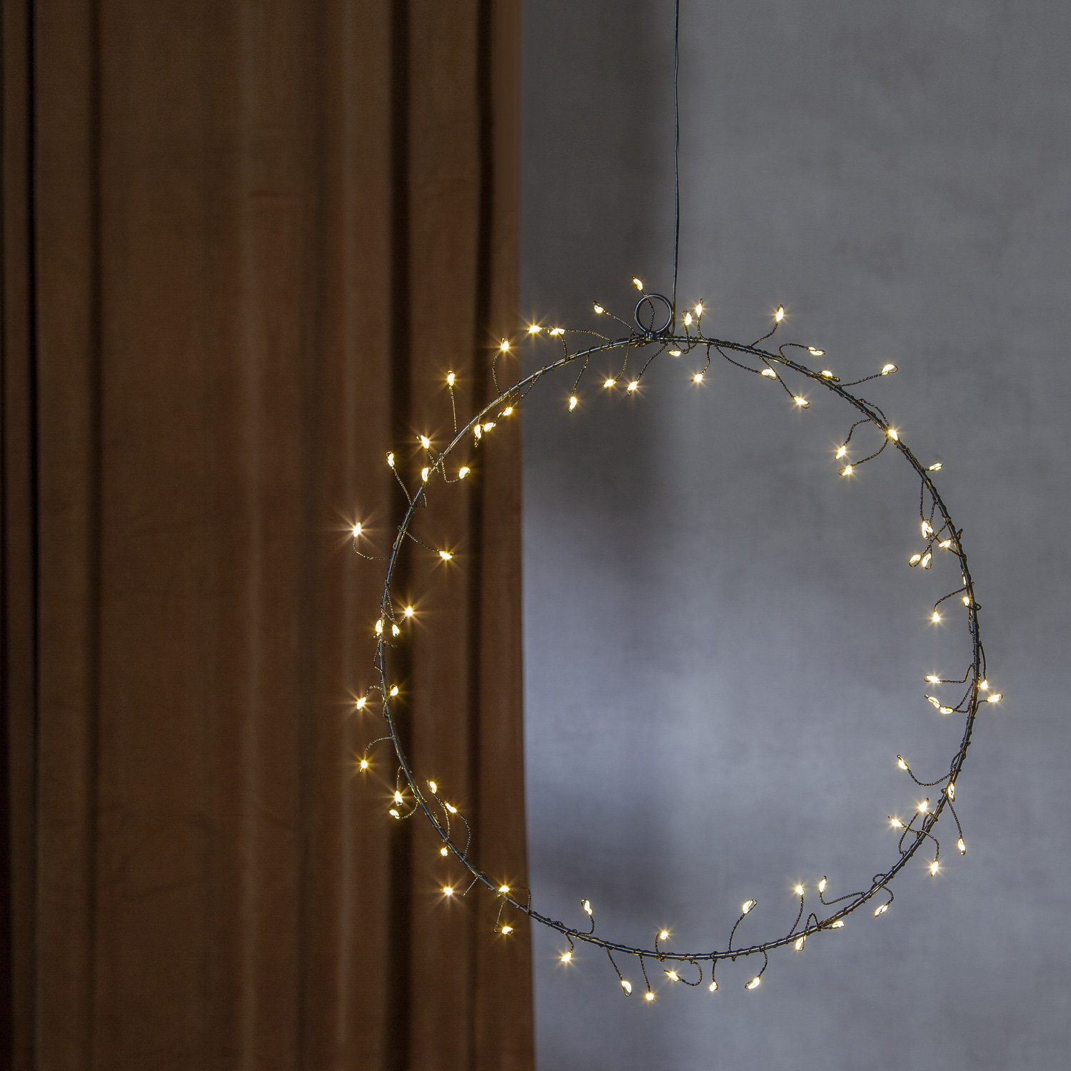 LED Lichtkranz Nike - 80 warmweiße LED - D: 30cm - Indoor - Batterie - Timer - schwarz