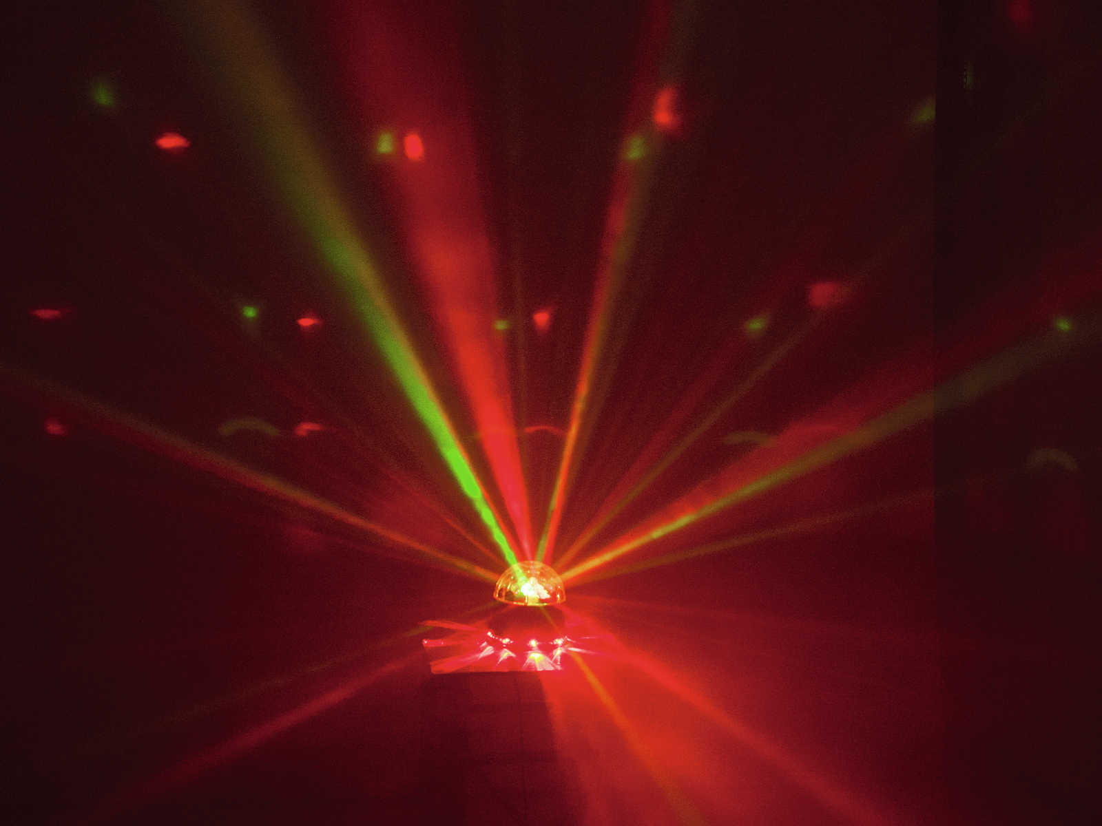 BCW-4 RGB Pilzkopf Lichteffekt mit Musiksteuerung und tollen Effekten