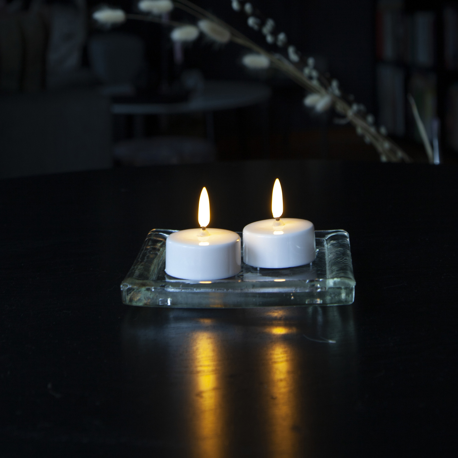LED Teelicht "Flamme" - warmweiße Flamme - Batteriebetrieb - Timer - H: 5,5cm - weiß - 2er Set