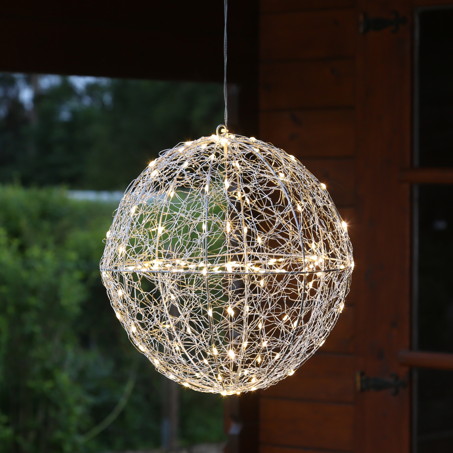 B-Ware XXX LED 3D Designkugel TRASSEL - Drahtkugel - D: 30cm - 150 warmweiße LED - Silberdraht - outdoor