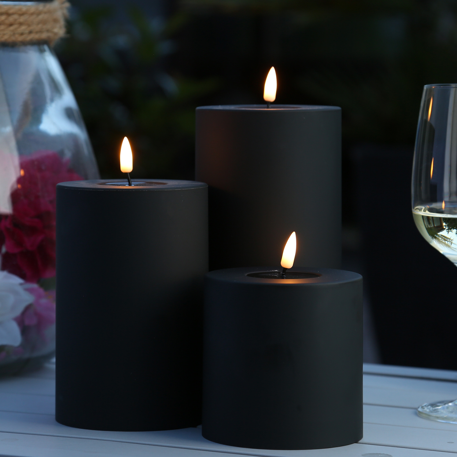 LED Stumpenkerze MIA - Kunststoff - realistische 3D Flamme - H: 20cm - f. Außen - schwarz