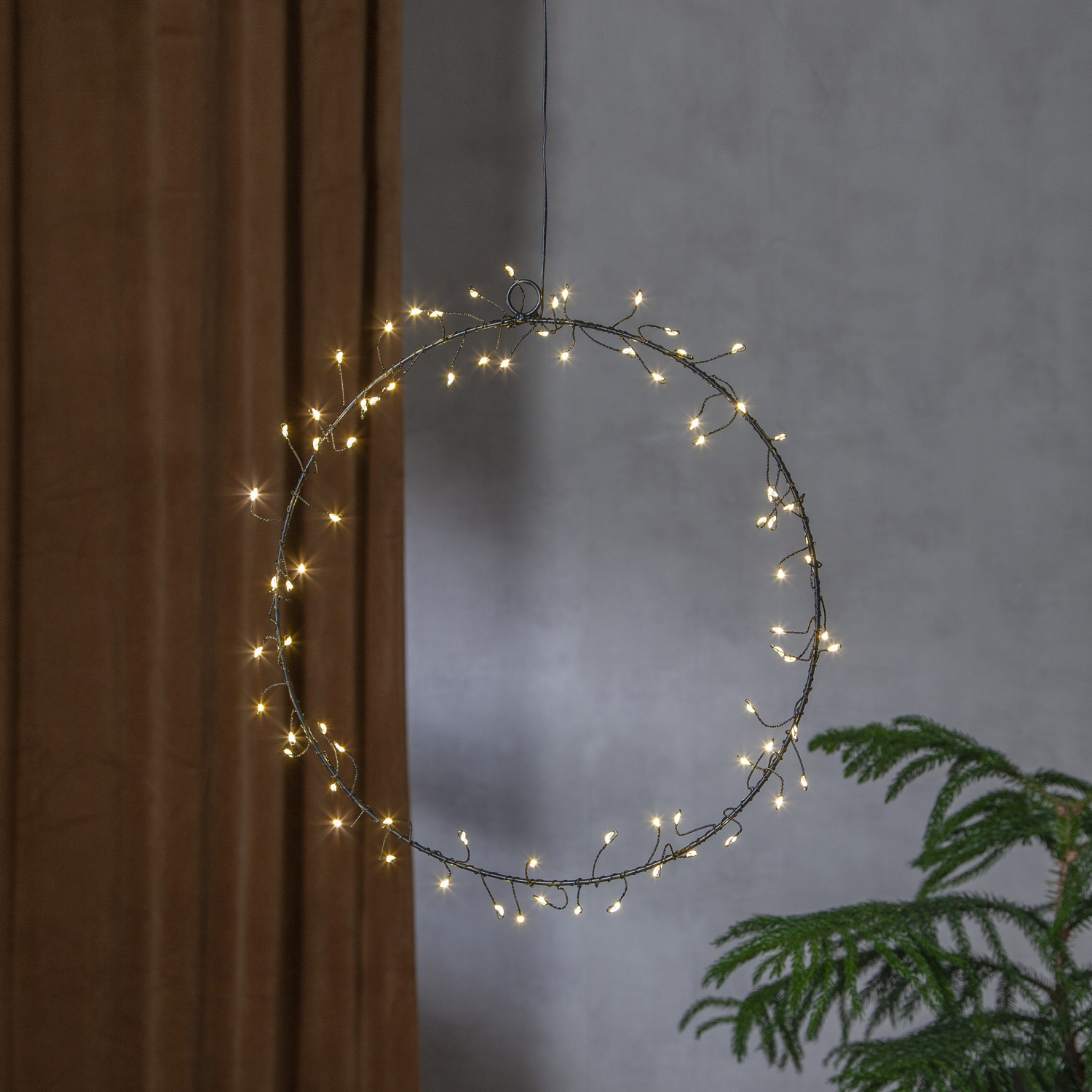 LED Lichtkranz Nike - 80 warmweiße LED - D: 30cm - Indoor - Batterie - Timer - schwarz