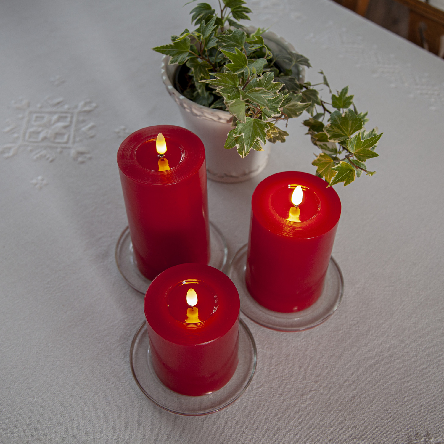 LED Stumpenkerze LINA - Echtwachs - realistische 3D Flamme - H: 15cm - Batterie - Timer - rot
