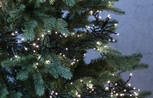 Weihnachtsbaum Lichterkette außen