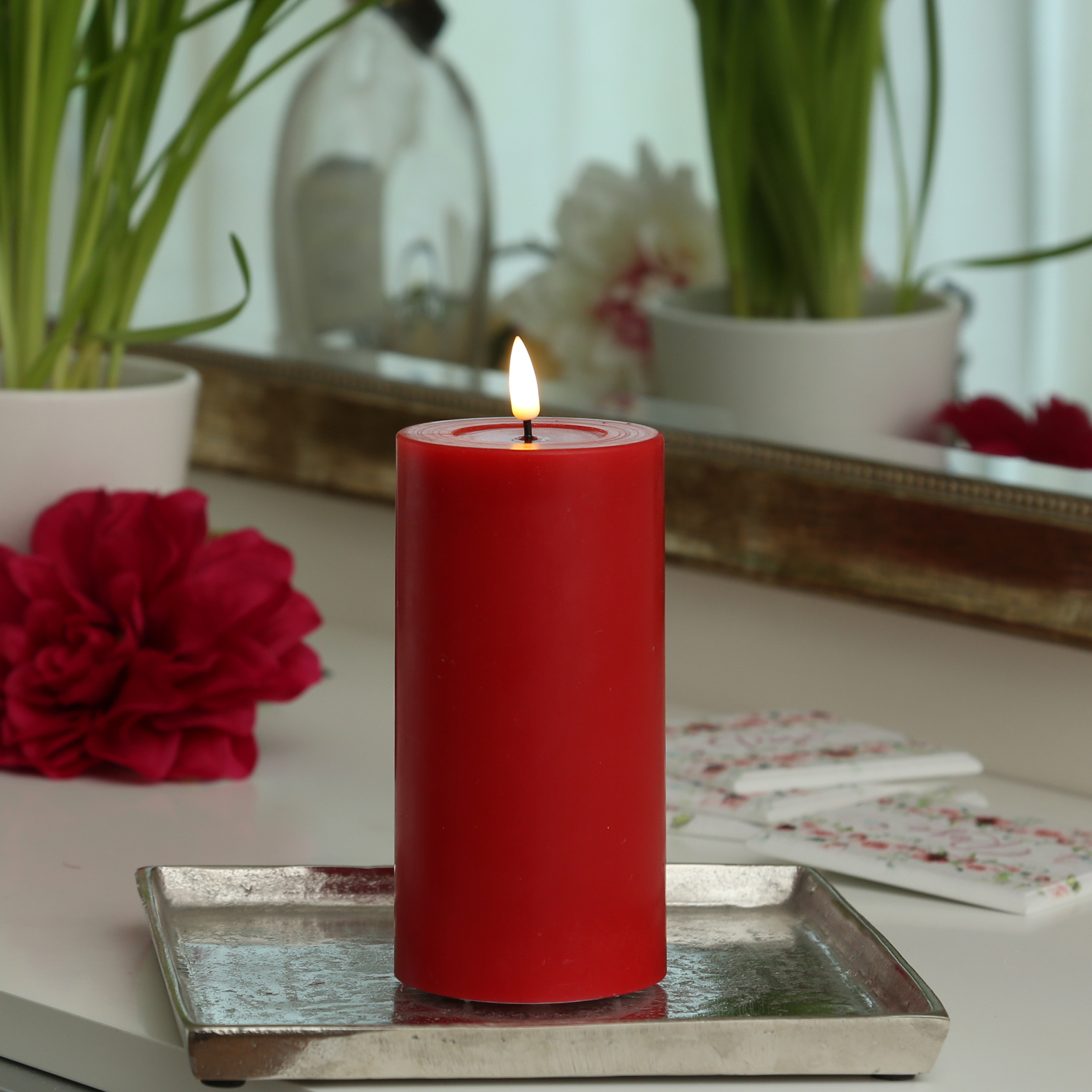LED Stumpenkerze MIA - Echtwachs - realistische 3D Flamme - H: 15cm - D: 7,5cm - rot