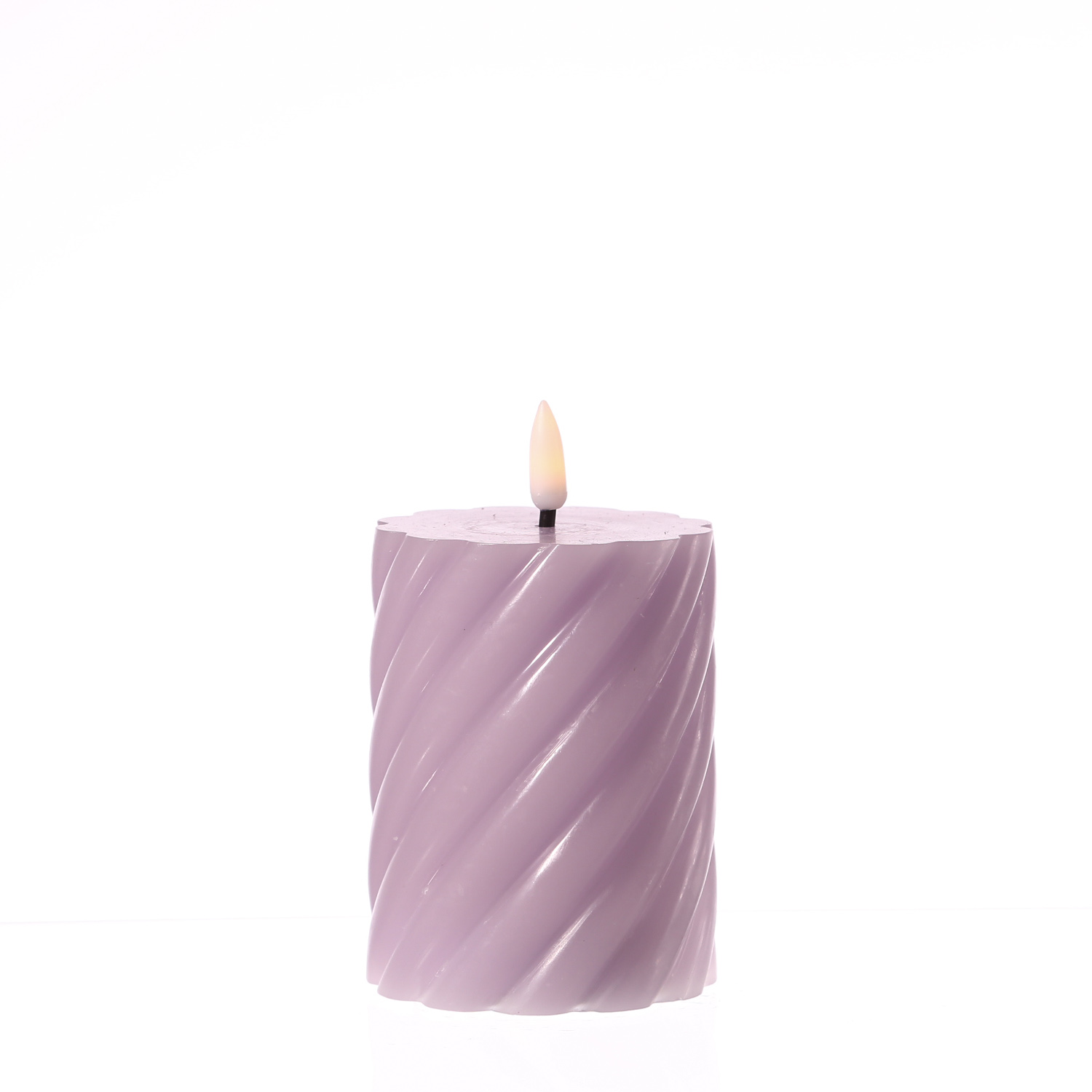 LED Stumpenkerze SWIRL - Echtwachs - warmweiße 3D Flamme - H: 12,5cm - Batterie - Timer - flieder