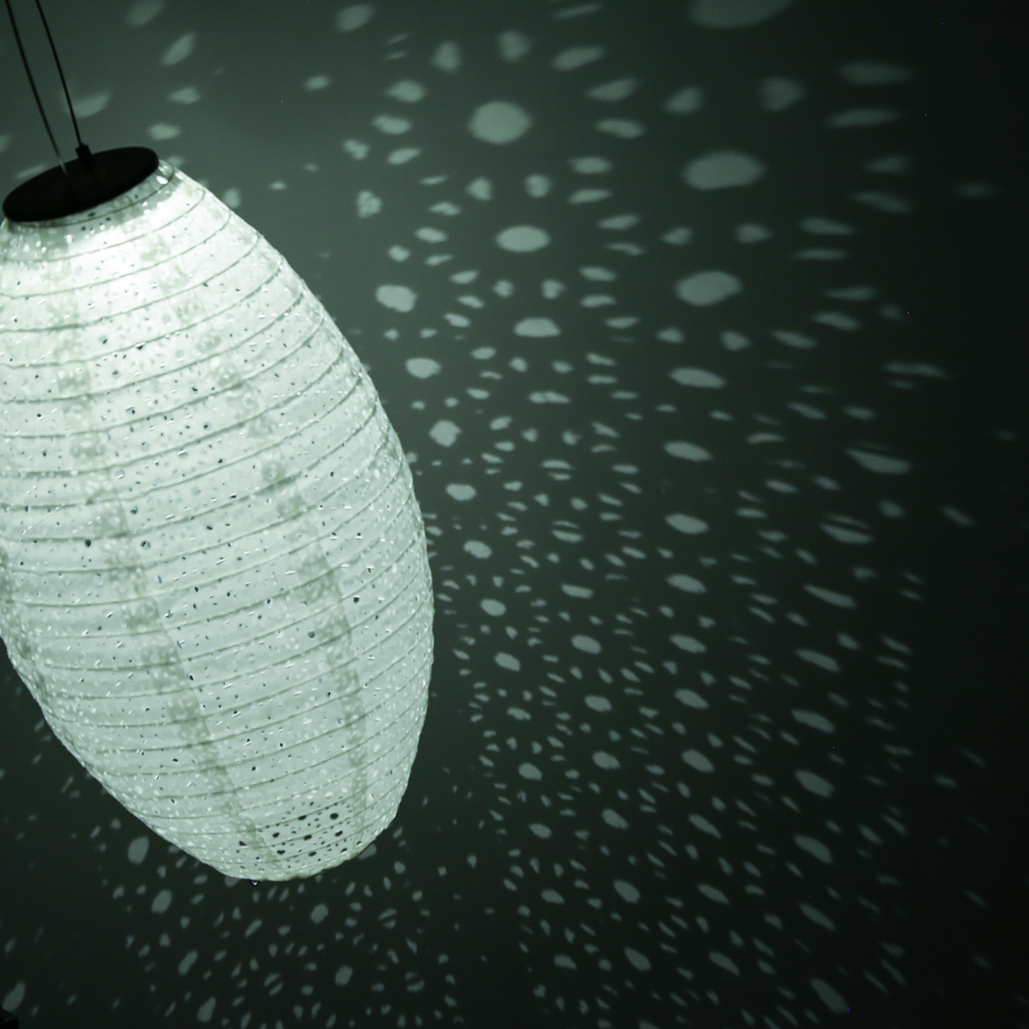 LED Solar Lampion oval - mit Blumenmuster - warmweiße LED - H: 40cm - D: 20cm - Lichtsensor - beige