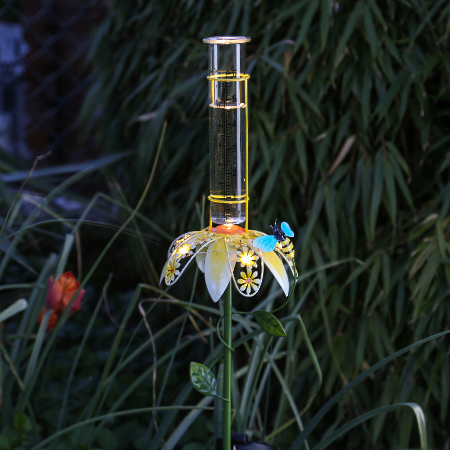 LED Solar Regenmesser mit Blume und Biene  - Gartenstecker - H: 84cm - Lichtsensor - gelb, grün