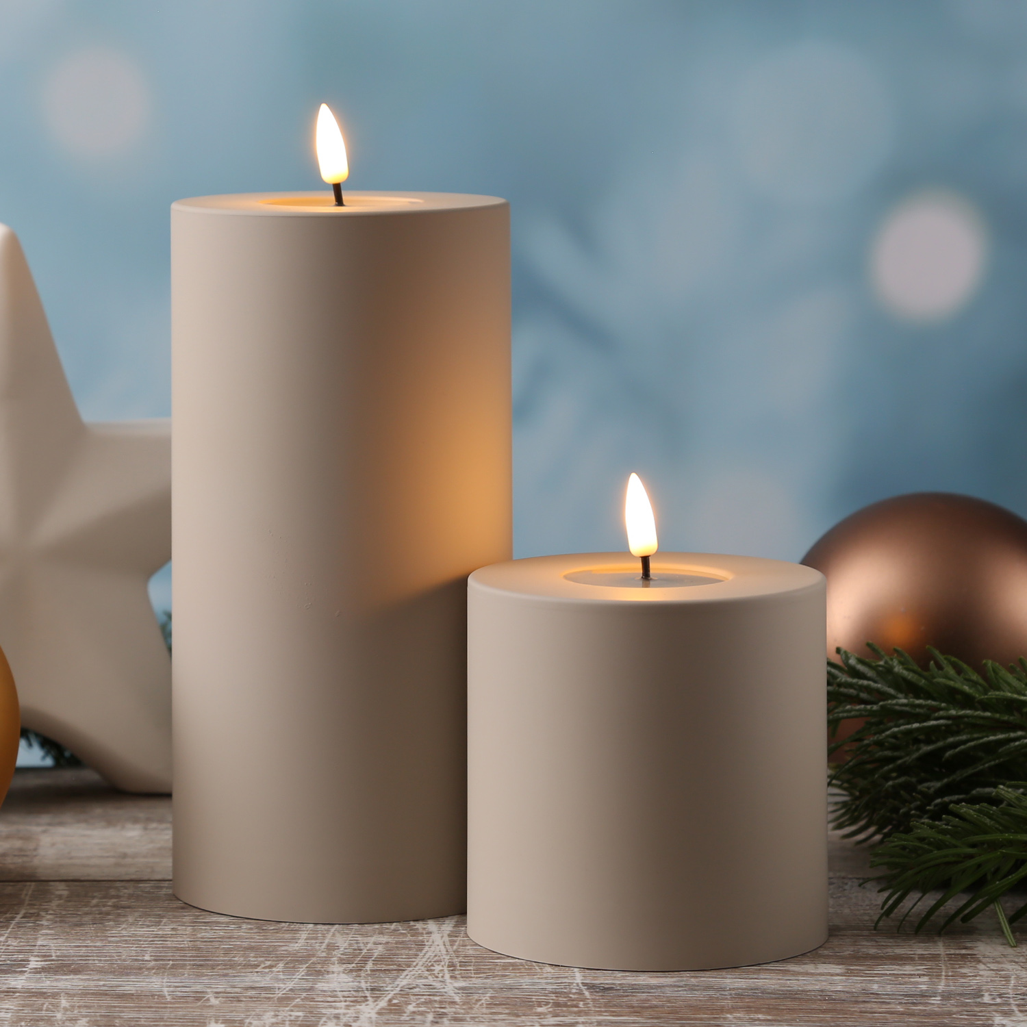 LED Stumpenkerze MIA - Kunststoff - realistische 3D Flamme - H: 10cm - D: 10cm - für Außen - sand