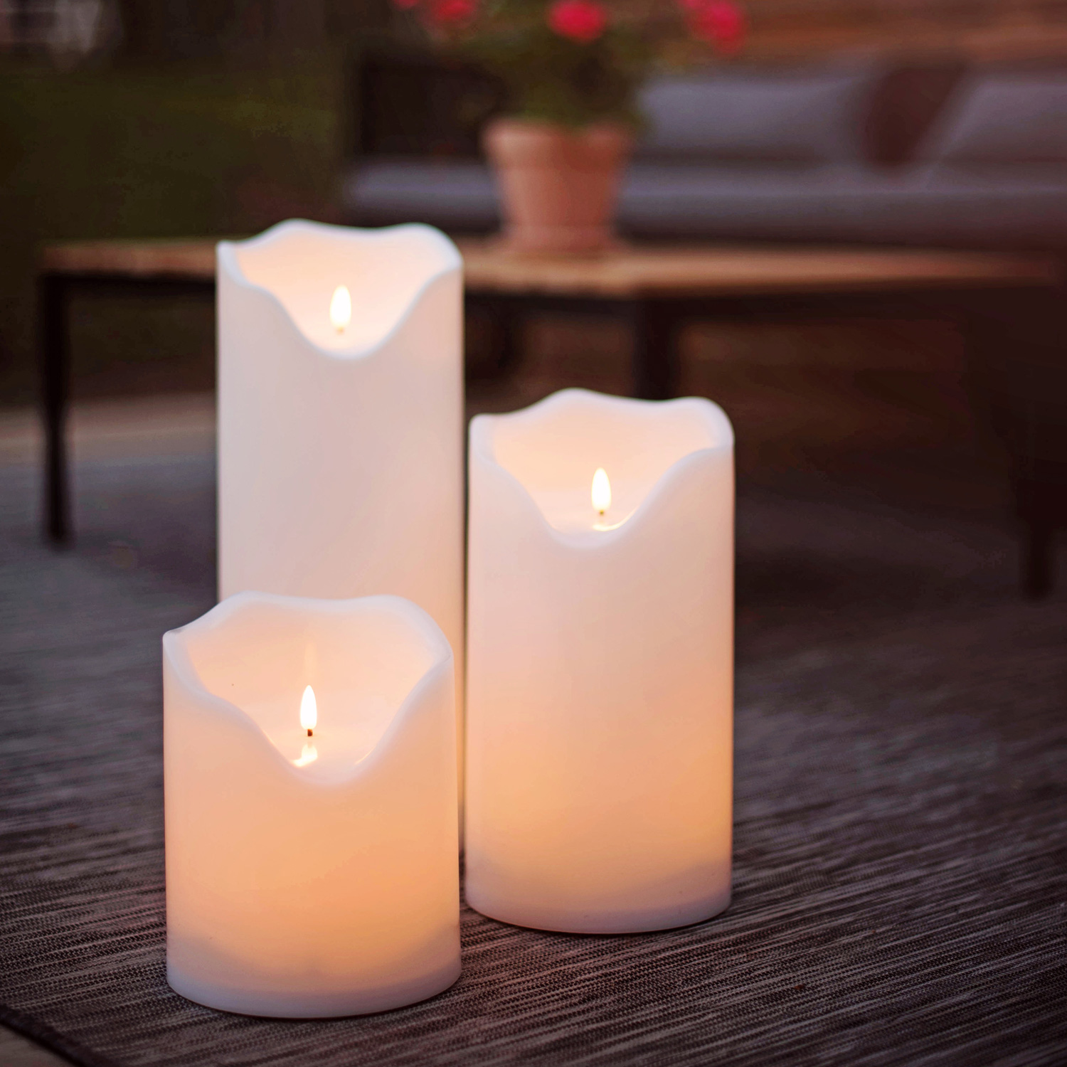 LED Stumpenkerze Flamme - Kunststoff - warmweiße 3D Flamme - H: 30cm - Timer - für Außen - weiß LED Stumpenkerze Flamme - Kunststoff - warmweiße 3D Flamme - H: 30cm - Timer - für Außen - weiß