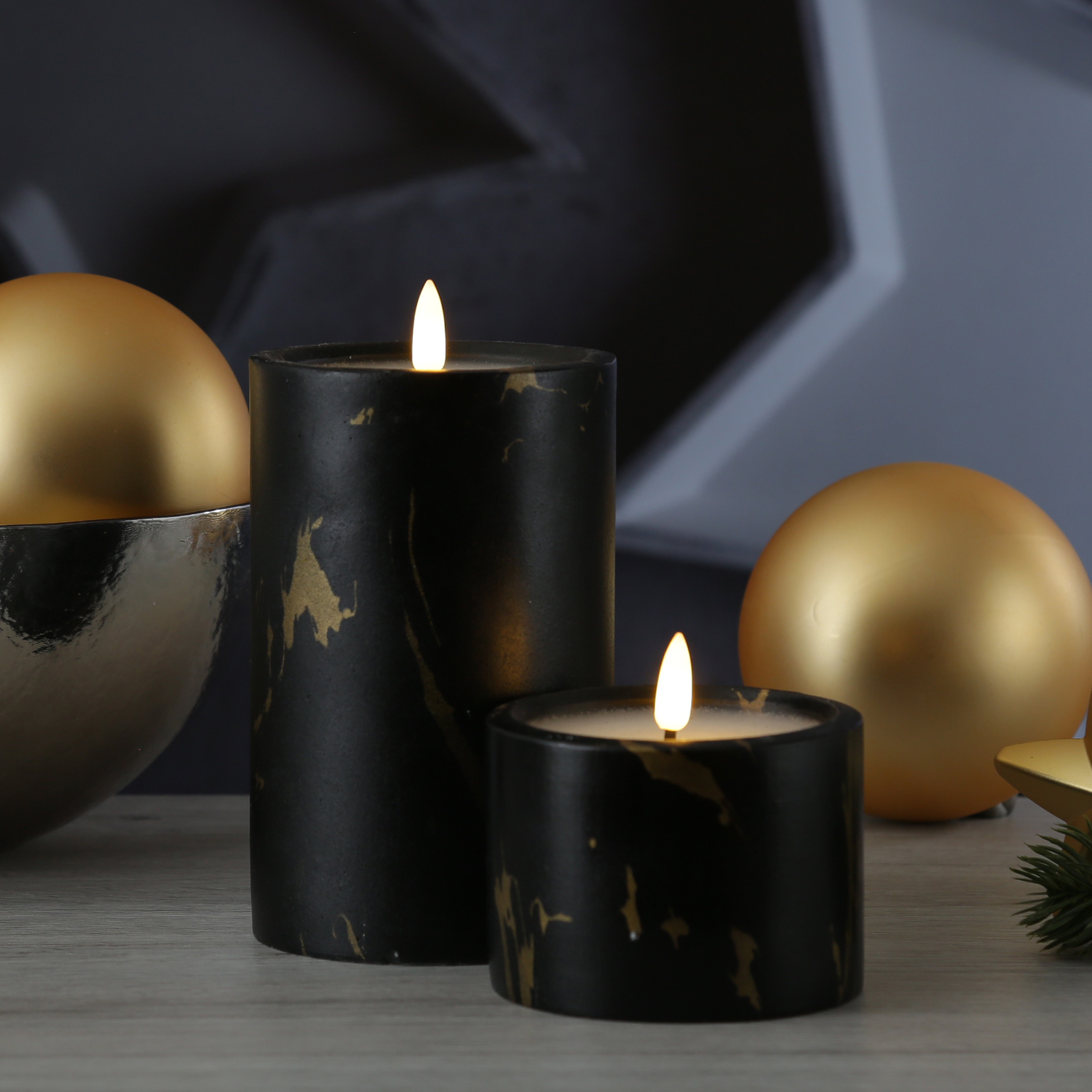 LED Kerze in Marmoroptik - Zement/Wachs - natürliche 3D Flamme - Timer - H: 8,5cm - D: 9cm - schwarz