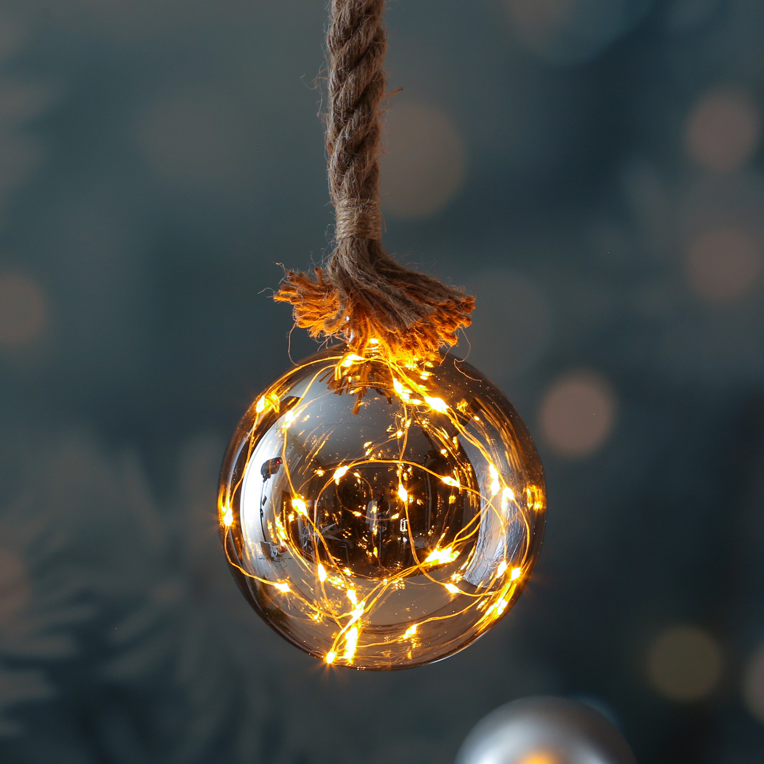 LED Glaskugel JUTTA - mit Juteseil - 40 bernsteinfarbene LED - D: 20cm - Timer - rauchig grau