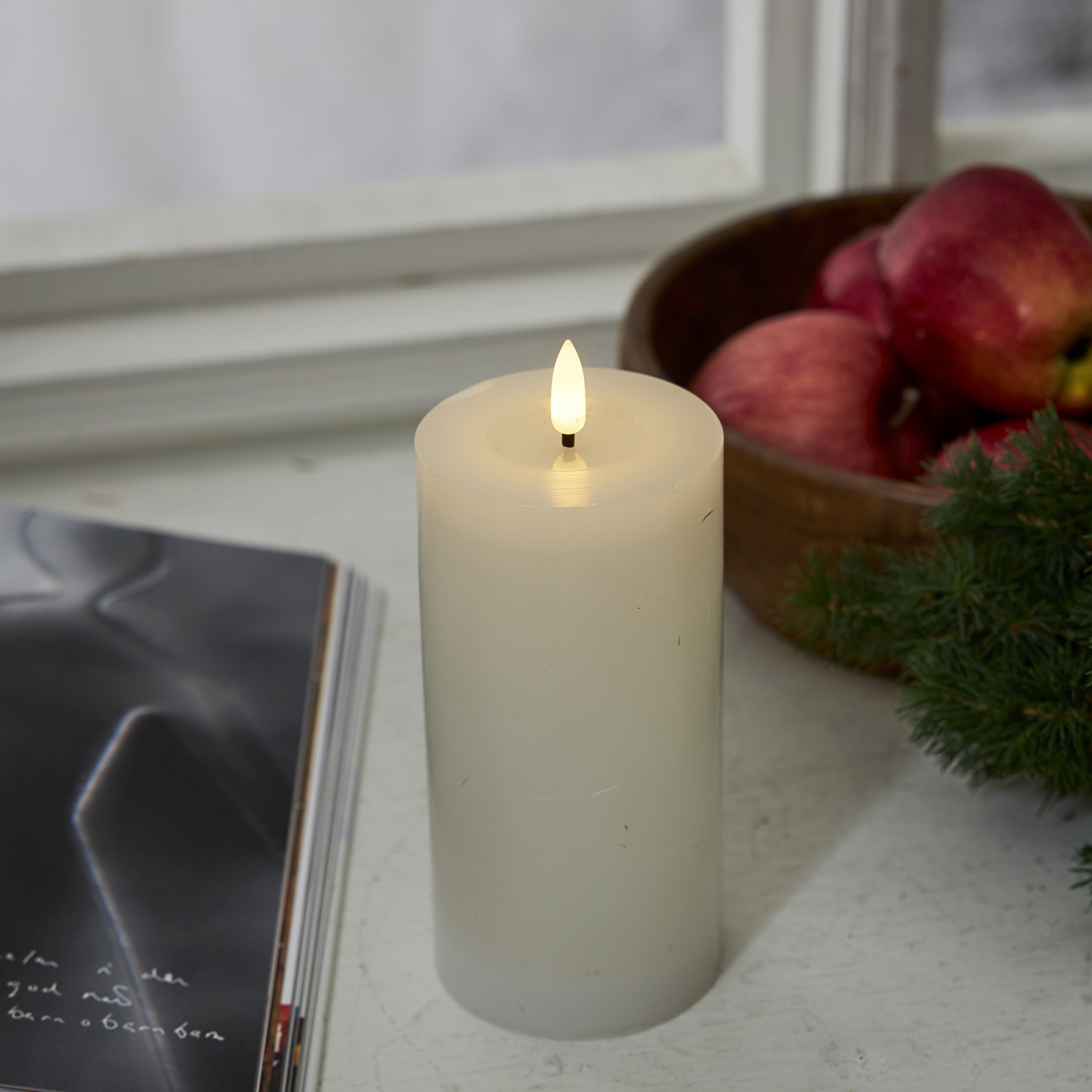 LED Stumpenkerze LINA - Echtwachs - realistische 3D Flamme - H: 17,5cm - Batterie - Timer - weiß