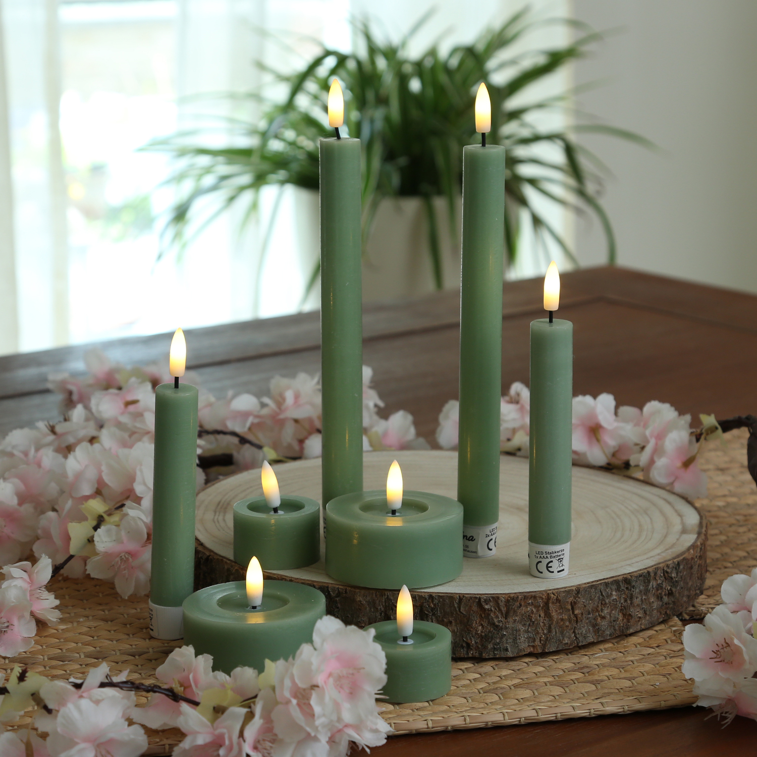 LED Stabkerzen LINA - Rustik-Optik - Echtwachs - 3D Flamme - H: 16cm - Timer - grün - 2er Set