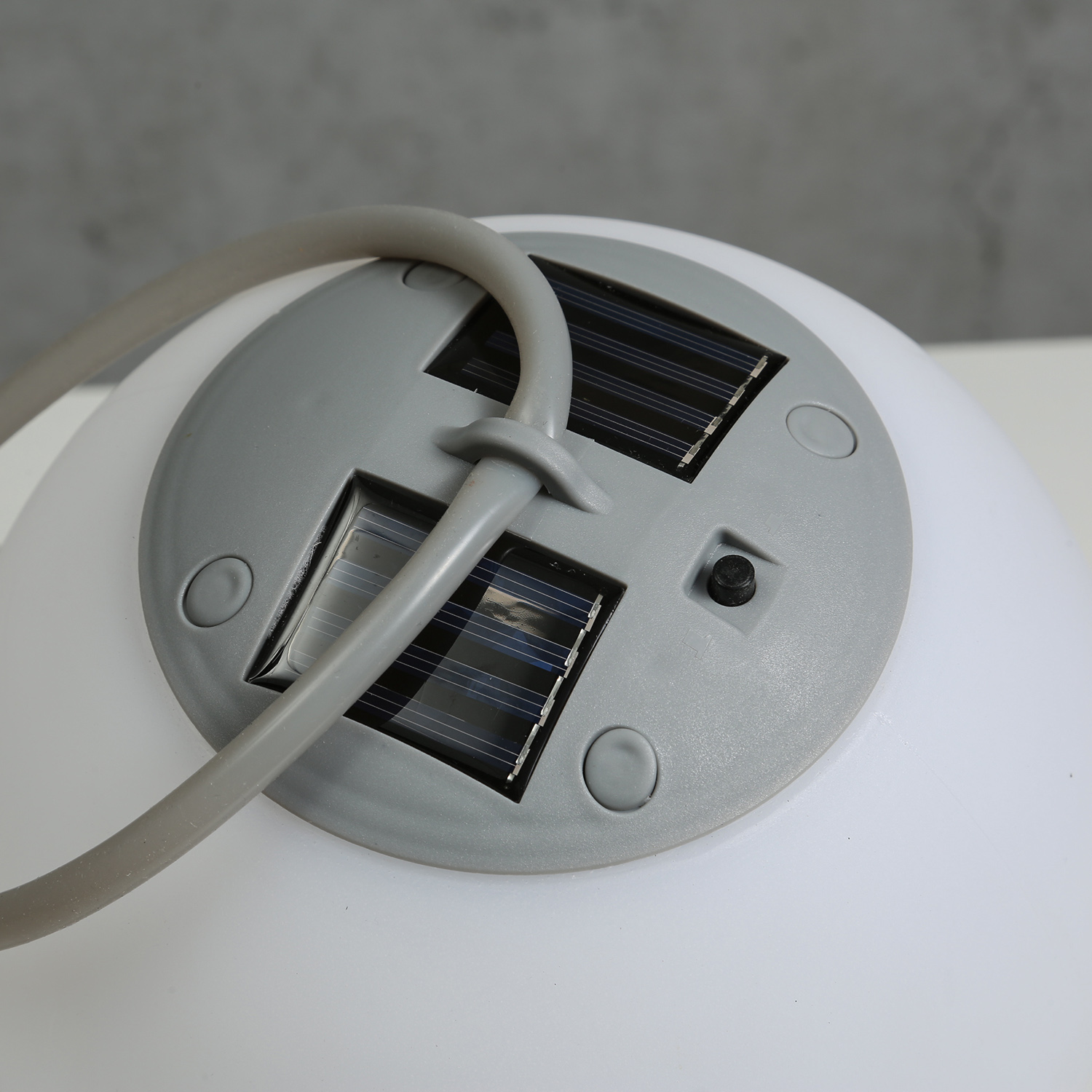 LED Solar Kugelleuchte - D: 20cm - warmweiss - outdoor - bis zu 8h Licht - mit Gummiaufhängung