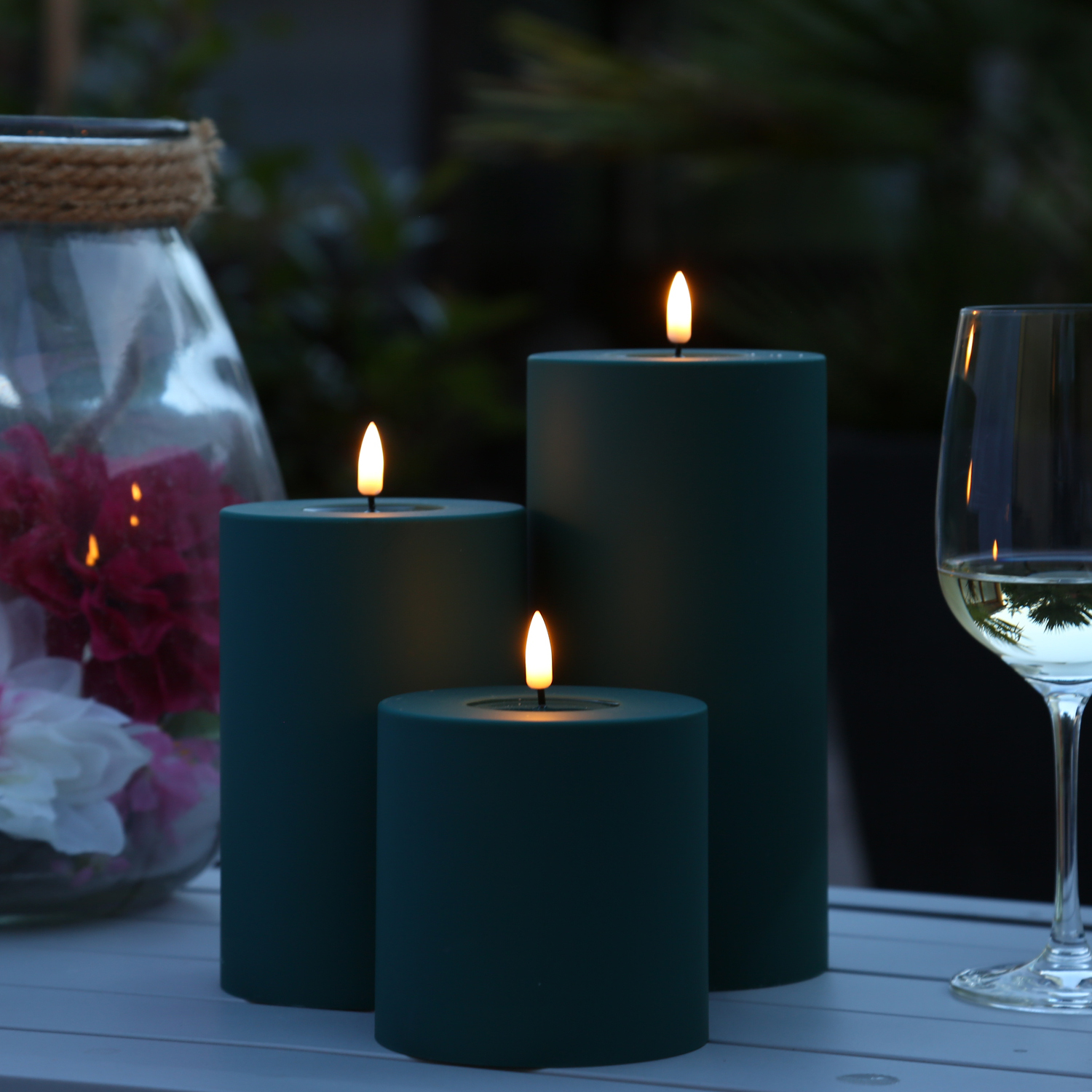 LED Stumpenkerze MIA - Kunststoff - realistische 3D Flamme - H: 15cm - f. Außen - dunkelgrün
