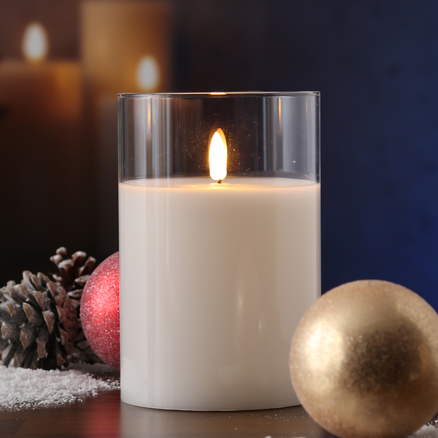 LED Kerze im Glas - Windlicht - Echtwachs - flackernde 3D Flamme - Timer - H: 15cm - D: 10cm - weiß