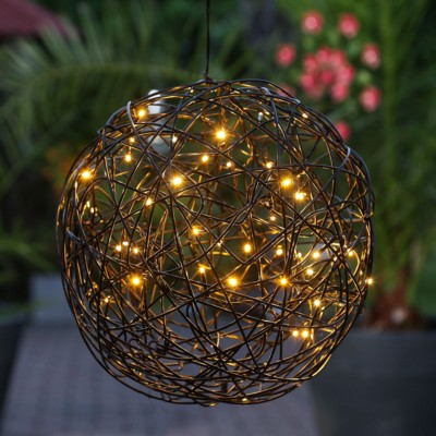 Gartenleuchte Ball mit Geflecht hängend in Schwarz und Lichterkette im Inneren