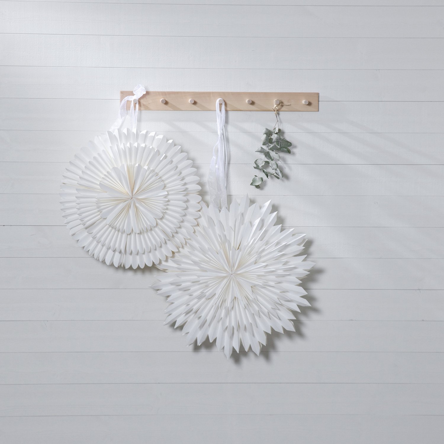 Papierstern - Frost - hängend - D: 50cm - mit Band - zerknittertes Papier - 3 - lagig - weiß