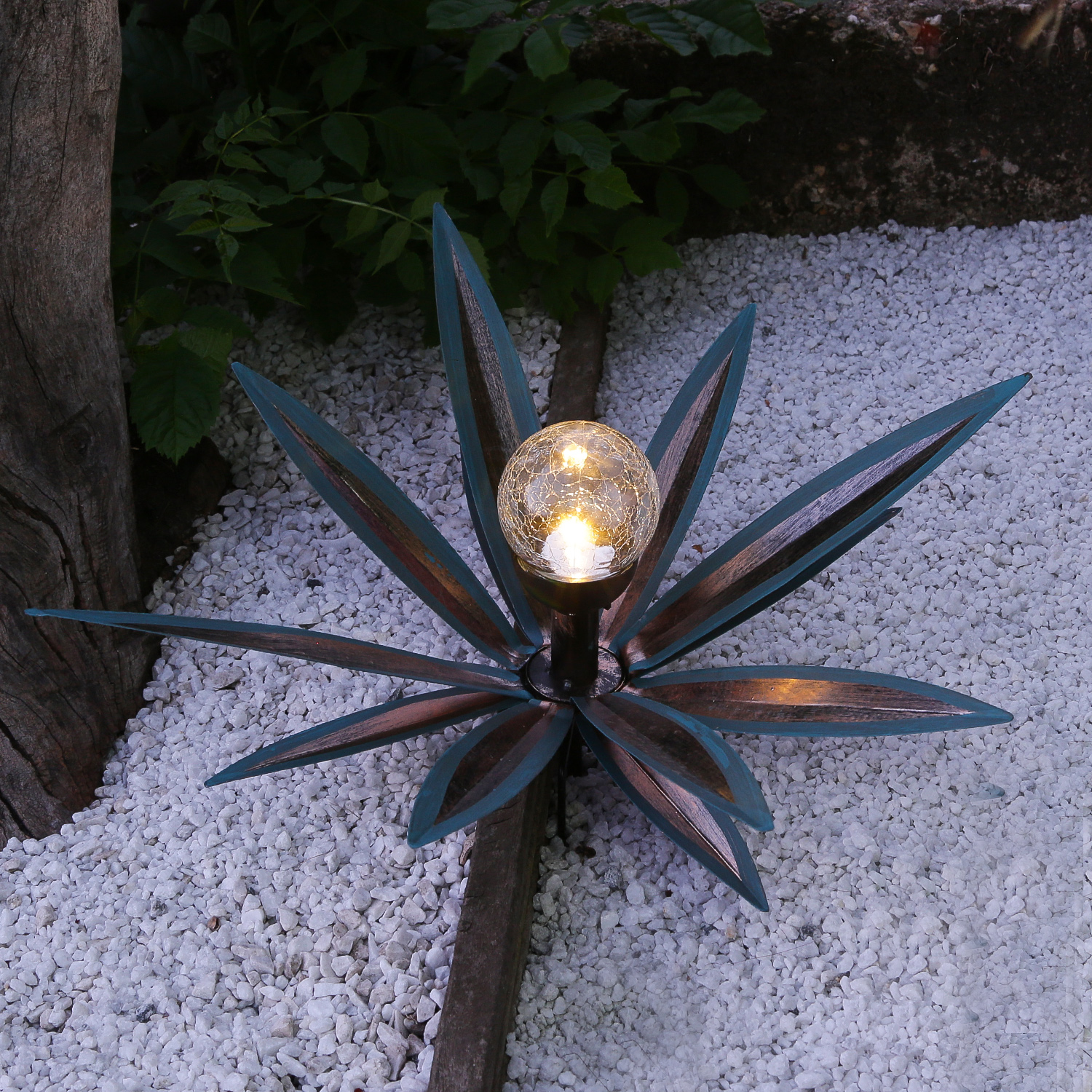 LED Solar Gartenstecker Seerose - Blume mit Metallblättern - warmweiße LED - H: 39cm - blau