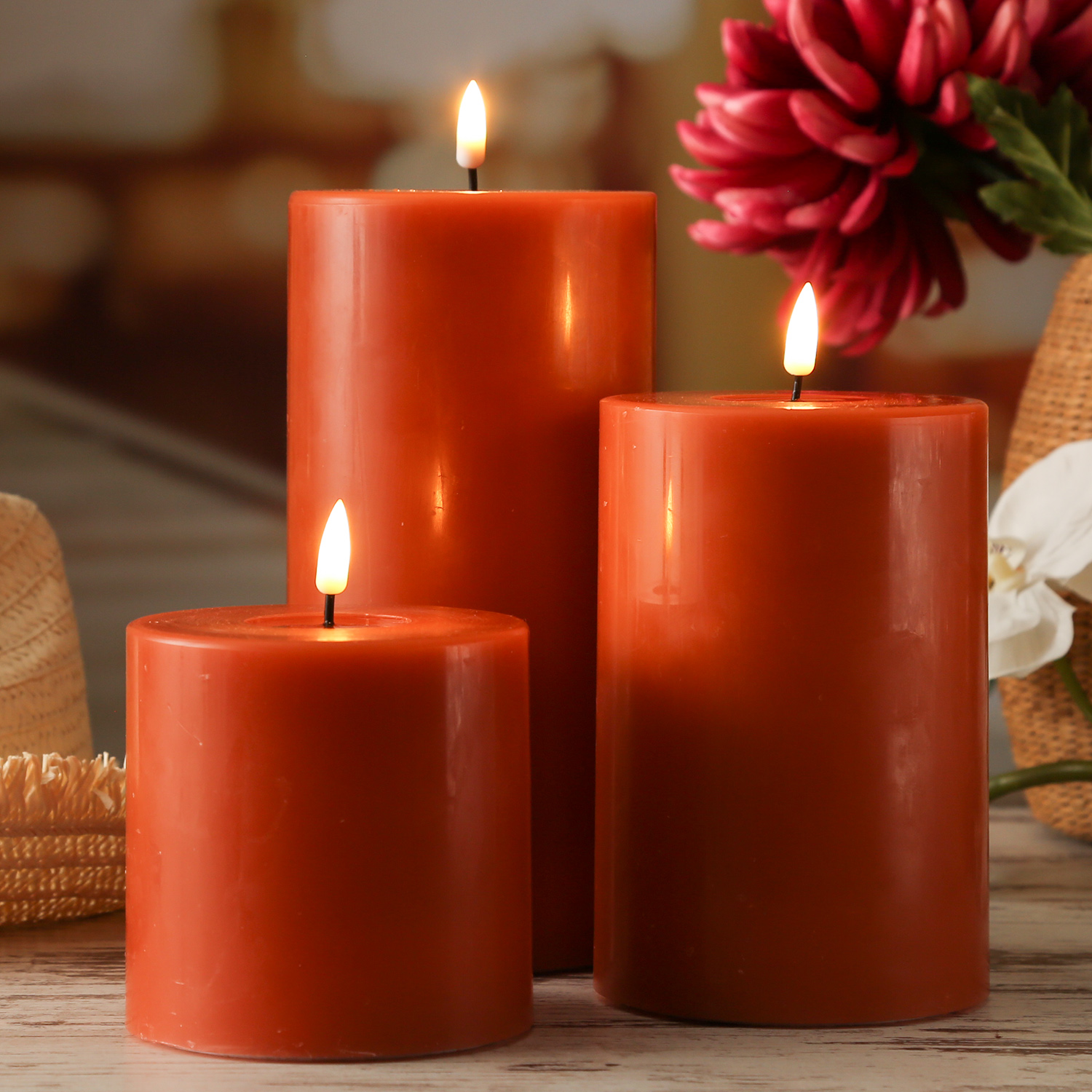 LED Stumpenkerze MIA - Echtwachs - realistische 3D Flamme - H: 10cm - D: 10cm - orange