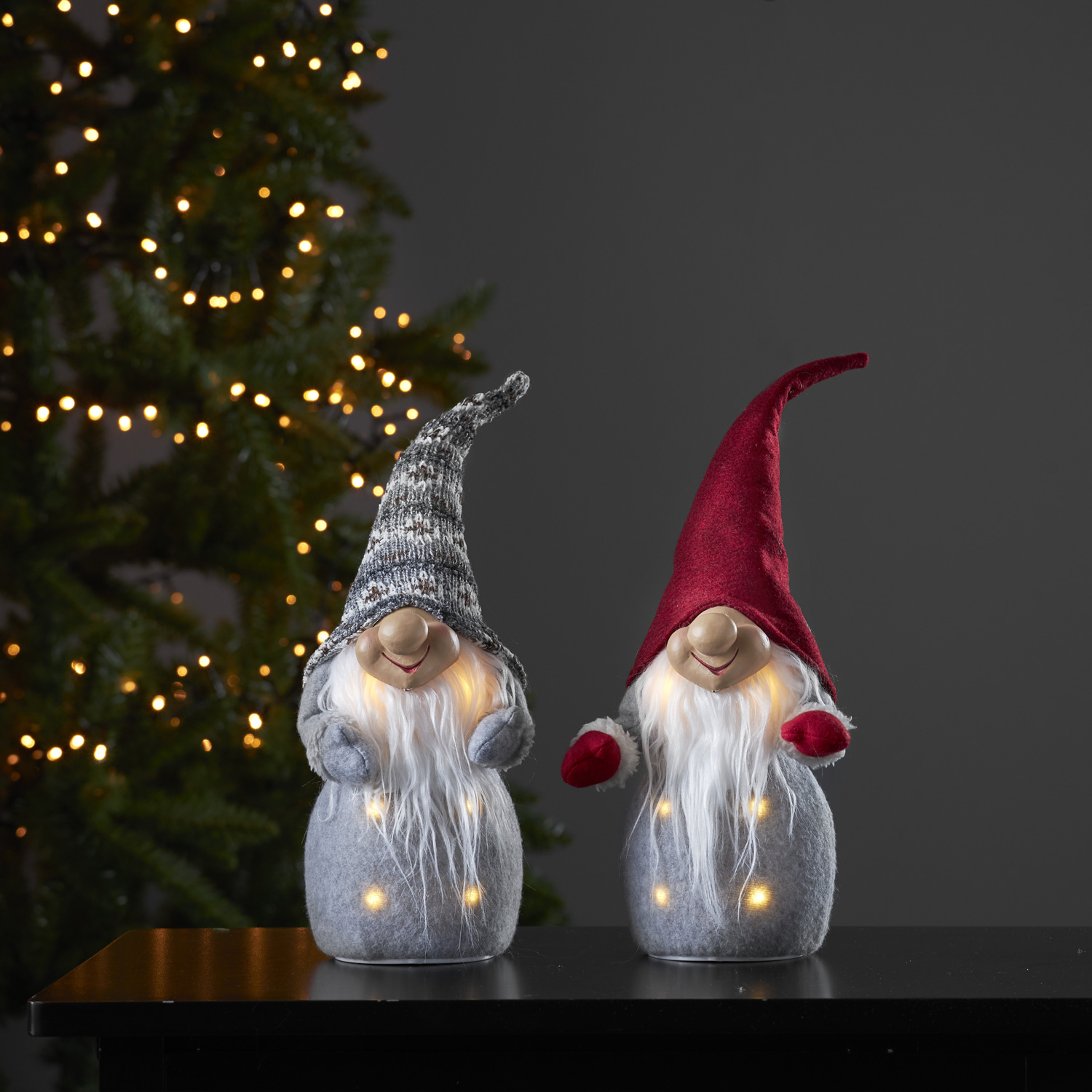 LED Stoff Wichtel mit Mütze - Weihnachtsmann - 6 warmweiße LED - H: 40cm - Batterie - rot