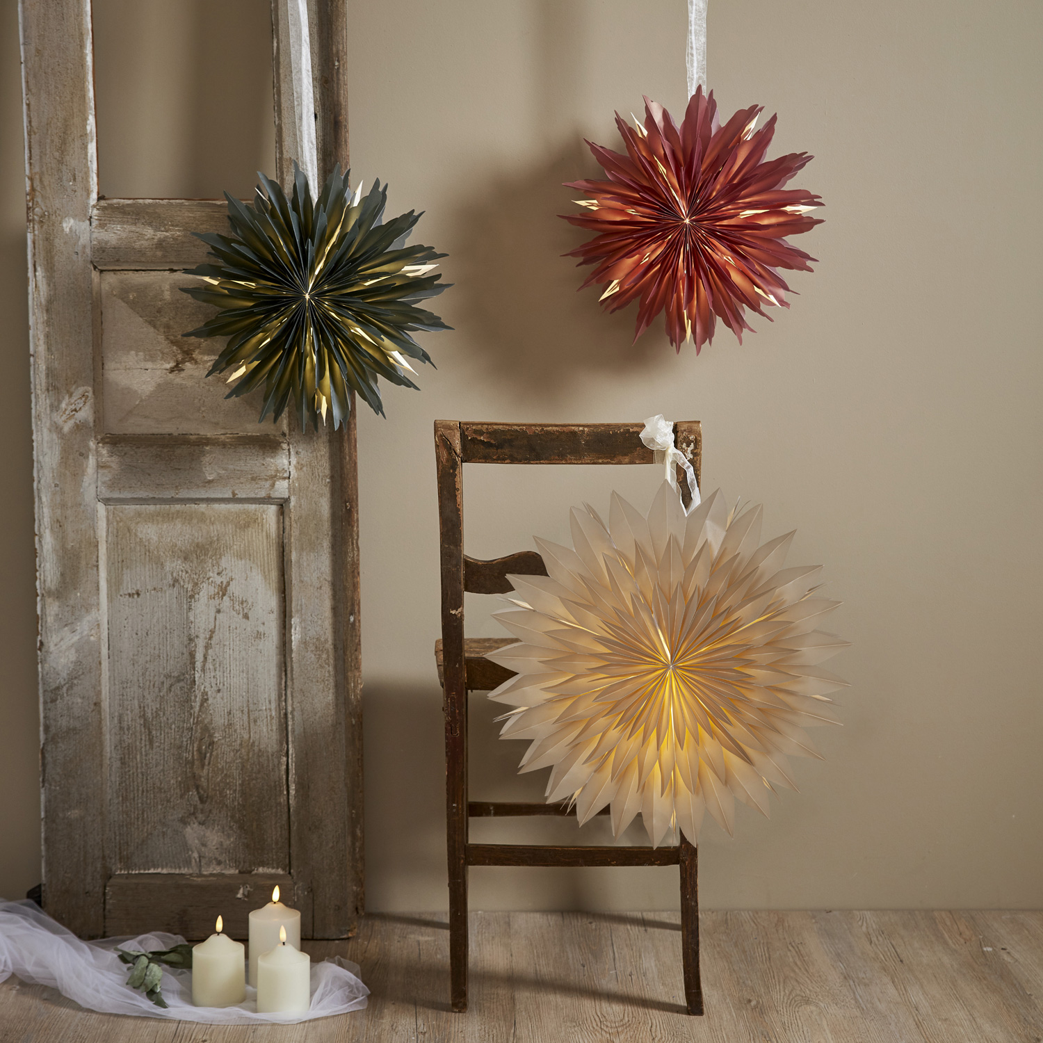 Papierstern EISBLUME - hängend - D: 40cm - mit Band - grün