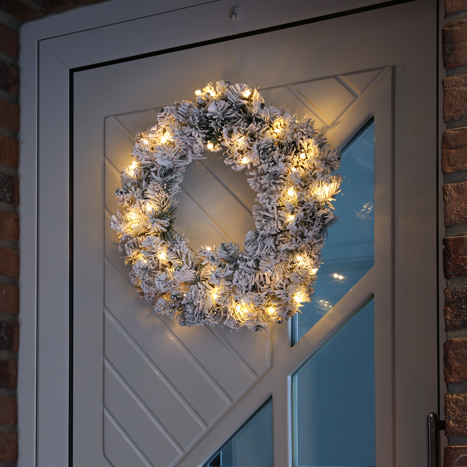 LED Tannenkranz - Schneeoptik - 40 warmweiße LED - D: 50cm - Timer - Batterie - grün, weiß