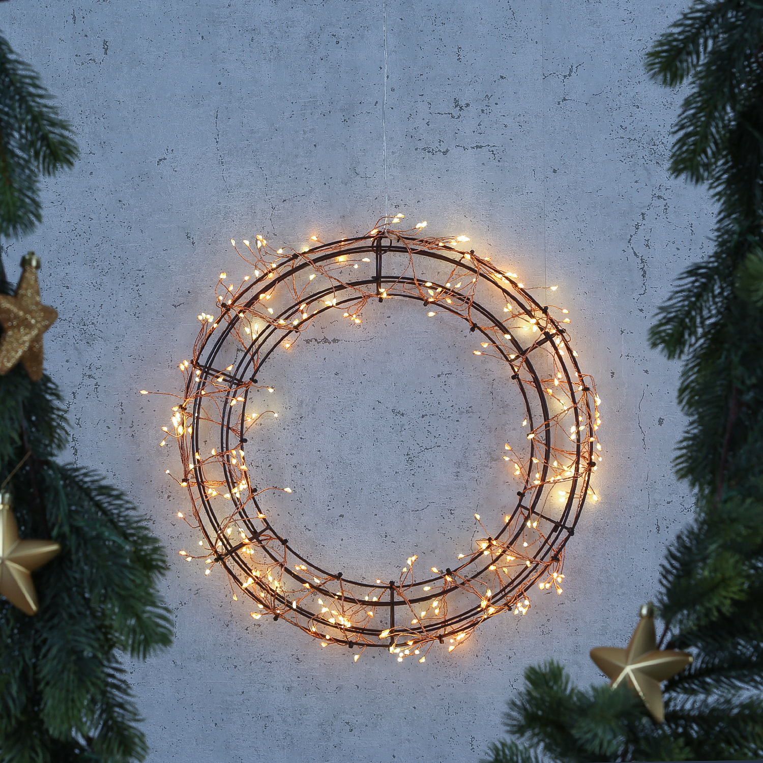 LED Metallkranz - hängend - je 150 warmweiße/bernsteinfarbene LED - D: 38cm - Außentrafo - schwarz