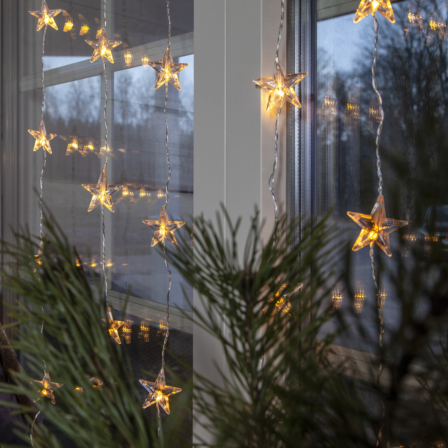 LED Lichtervorhang mit 50 Sternen - 50 warmweiße LED - 90x200cm - inkl. Trafo - für Innen LED Lichtervorhang mit 50 Sternen - 50 warmweiße LED - 90x200cm - inkl. Trafo - für Innen