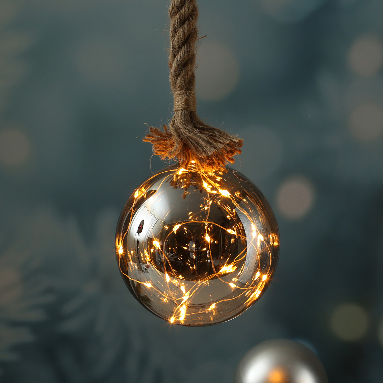 LED Glaskugel JUTTA - mit Juteseil - 40 bernsteinfarbene LED - D: 20cm - Timer - rauchig grau