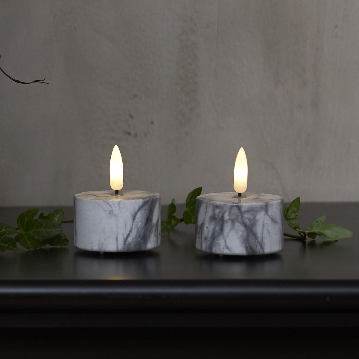 LED Teelicht "Flamme" - Marmoroptik - Echtwachs - realistische Flamme - Timer - H:6cm - 2er Set