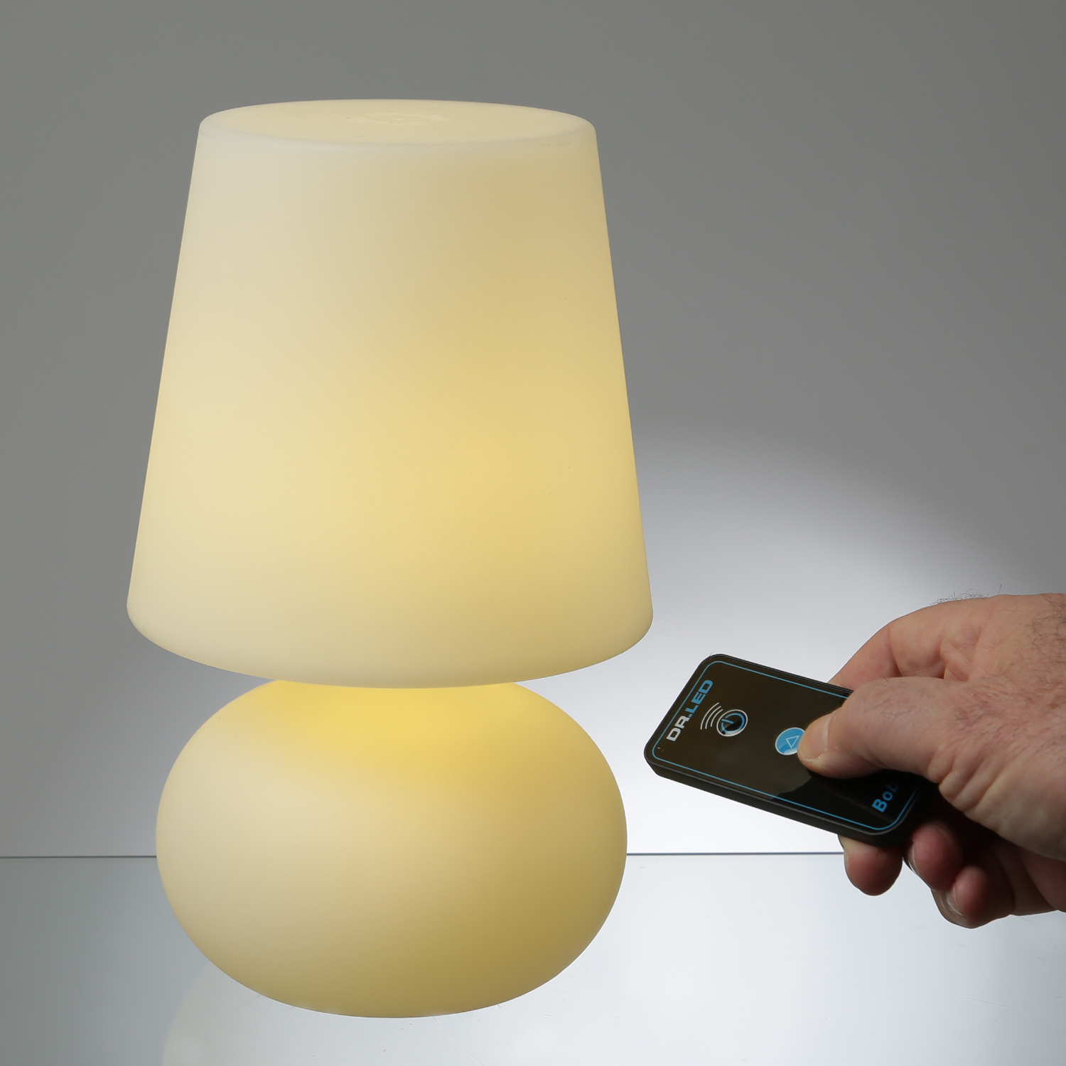 LED Garten Tischlampe - Schirmlampe - wetterfest - dimmbar - mit Fernbedienung - aufladbar - H: 26cm