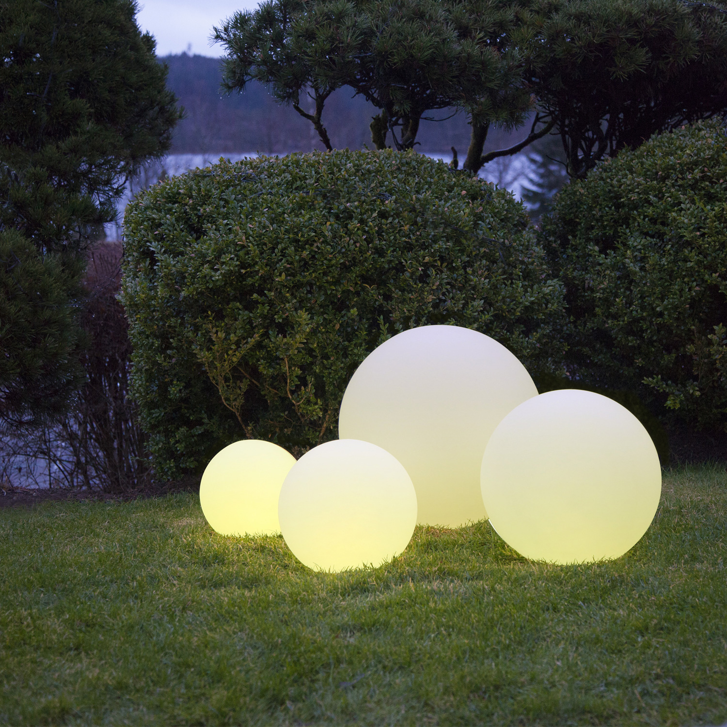 LED Kugel Twilights - Gartenkugel 25cm - RGB Farbwechsel/feste Farbe - Fernbedienung - Aufladbar