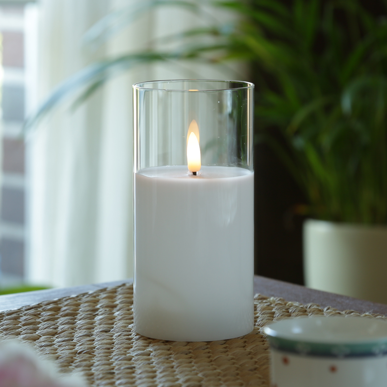 LED Kerze im Glas - Windlicht - Echtwachs - 3D Flamme - Timer - H: 15cm - D: 10cm