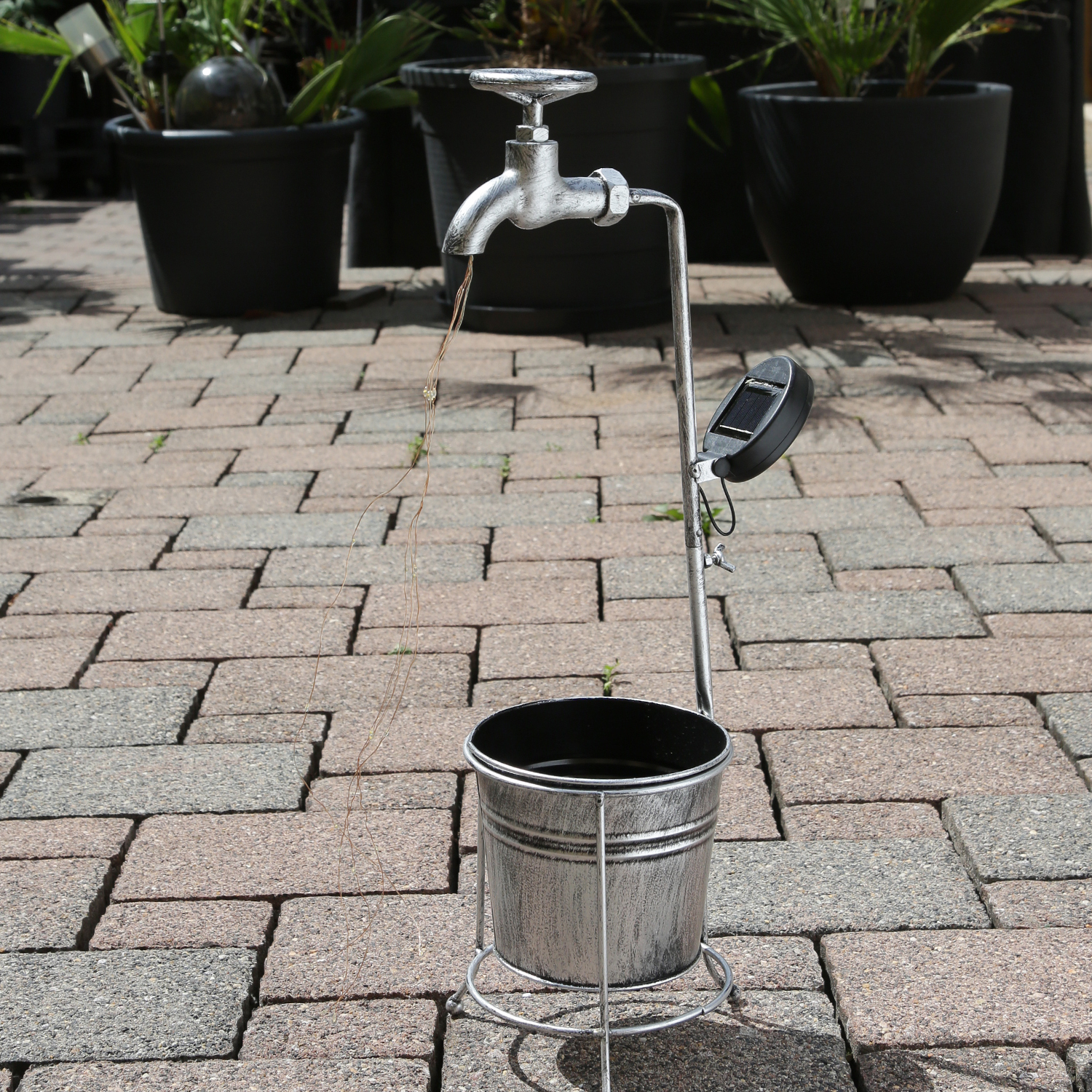 LED Solar Wasserhahn mit Blumentopf - Deko Balkon/Gartenbeleuchtung - H: 60cm - Sensor