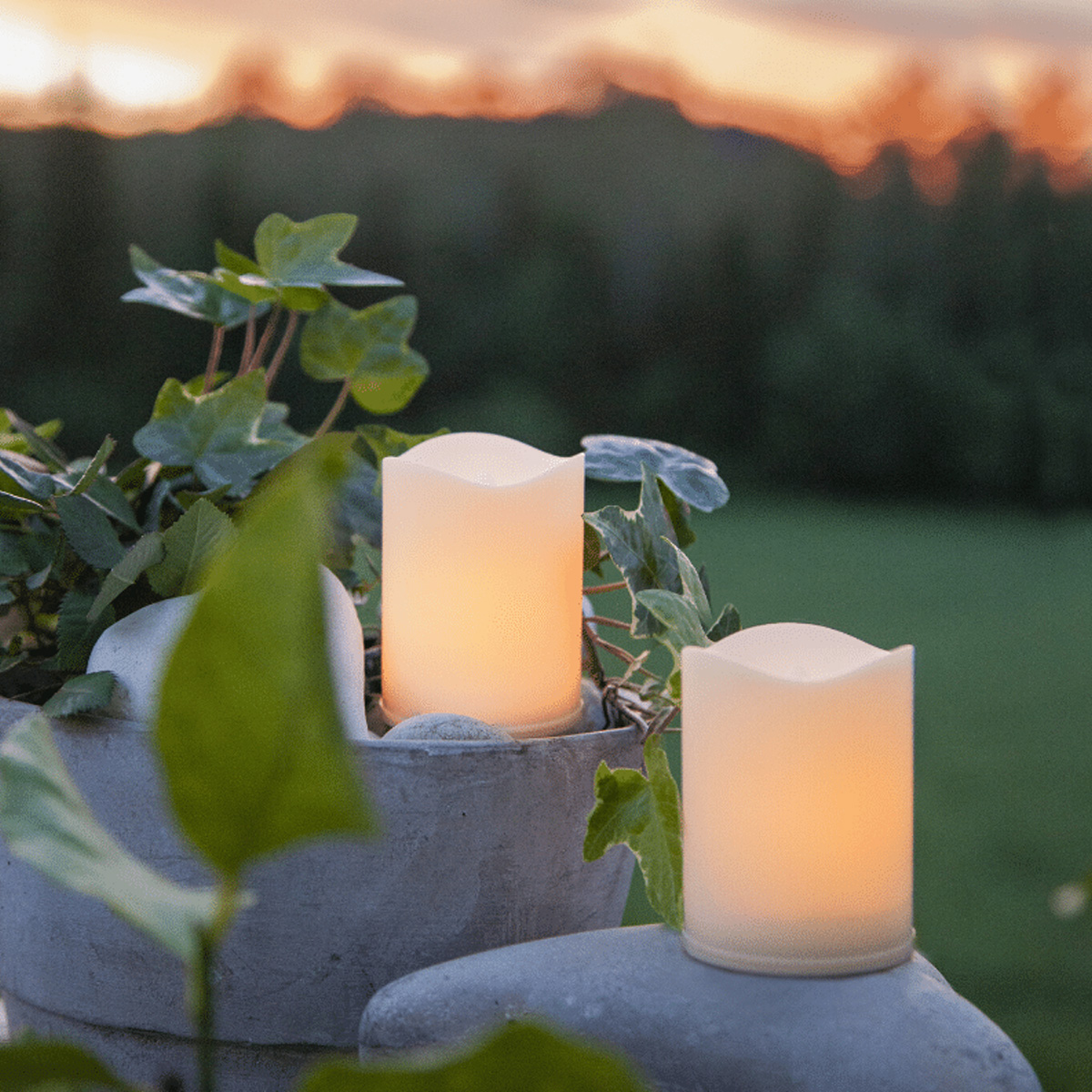 LED Stumpenkerze "Flame" - simuliert brennende Flamme - H: 7cm, D: 5cm - Batteriebetrieb - Timer